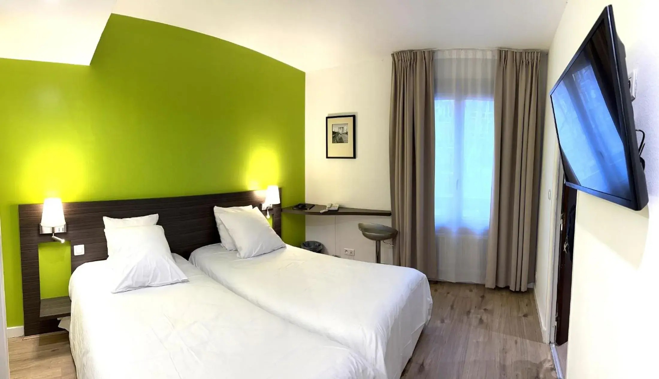 Twin Room in Hôtel Le Cousture Twin Room in Hôtel Le Cousture