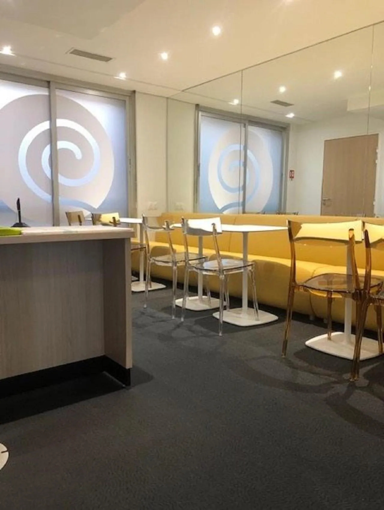 Seating area in Hôtel Le Cousture