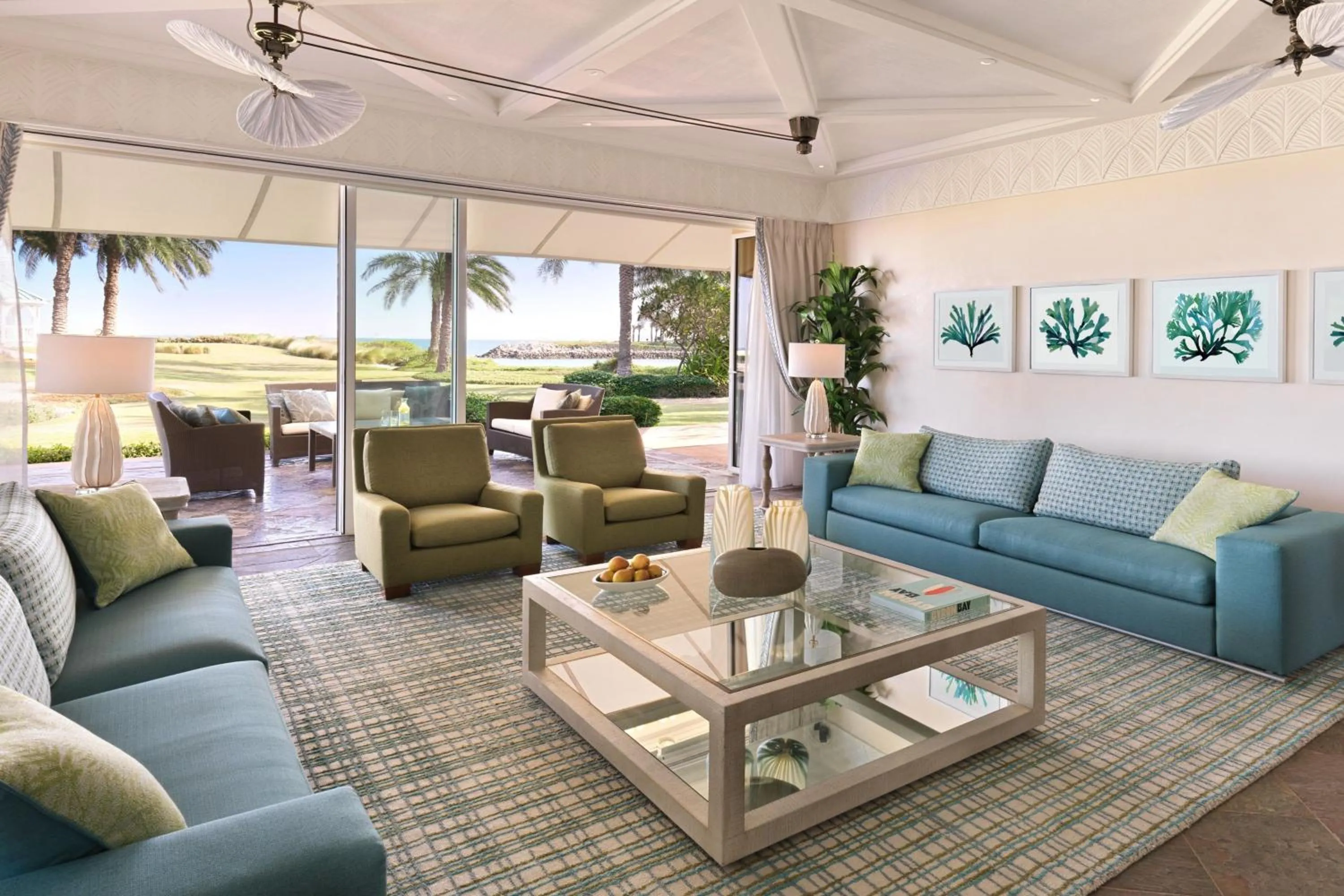 Lounge or bar in The Ritz-Carlton, Bahrain