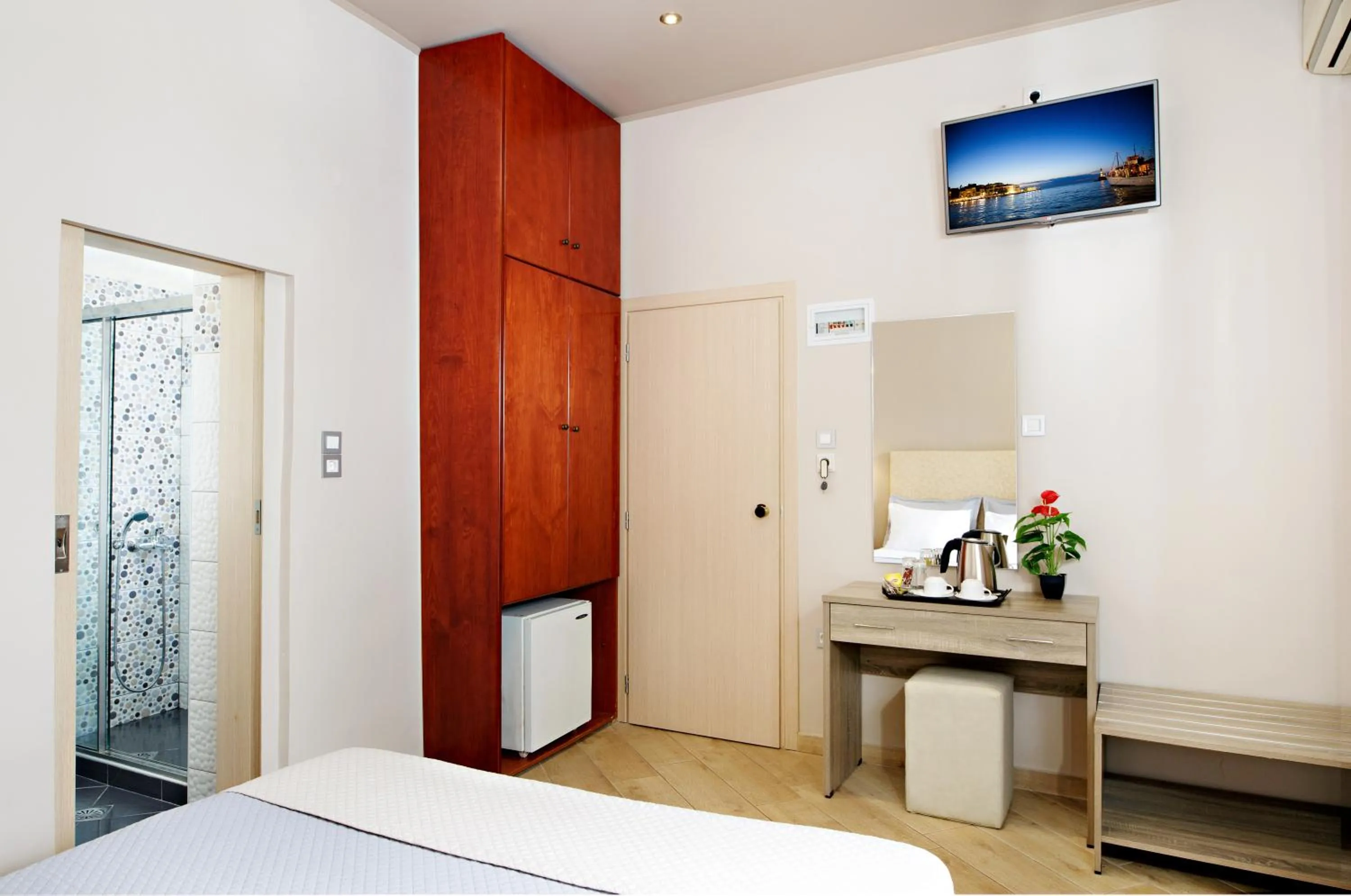 Shower in Hotel Ideon