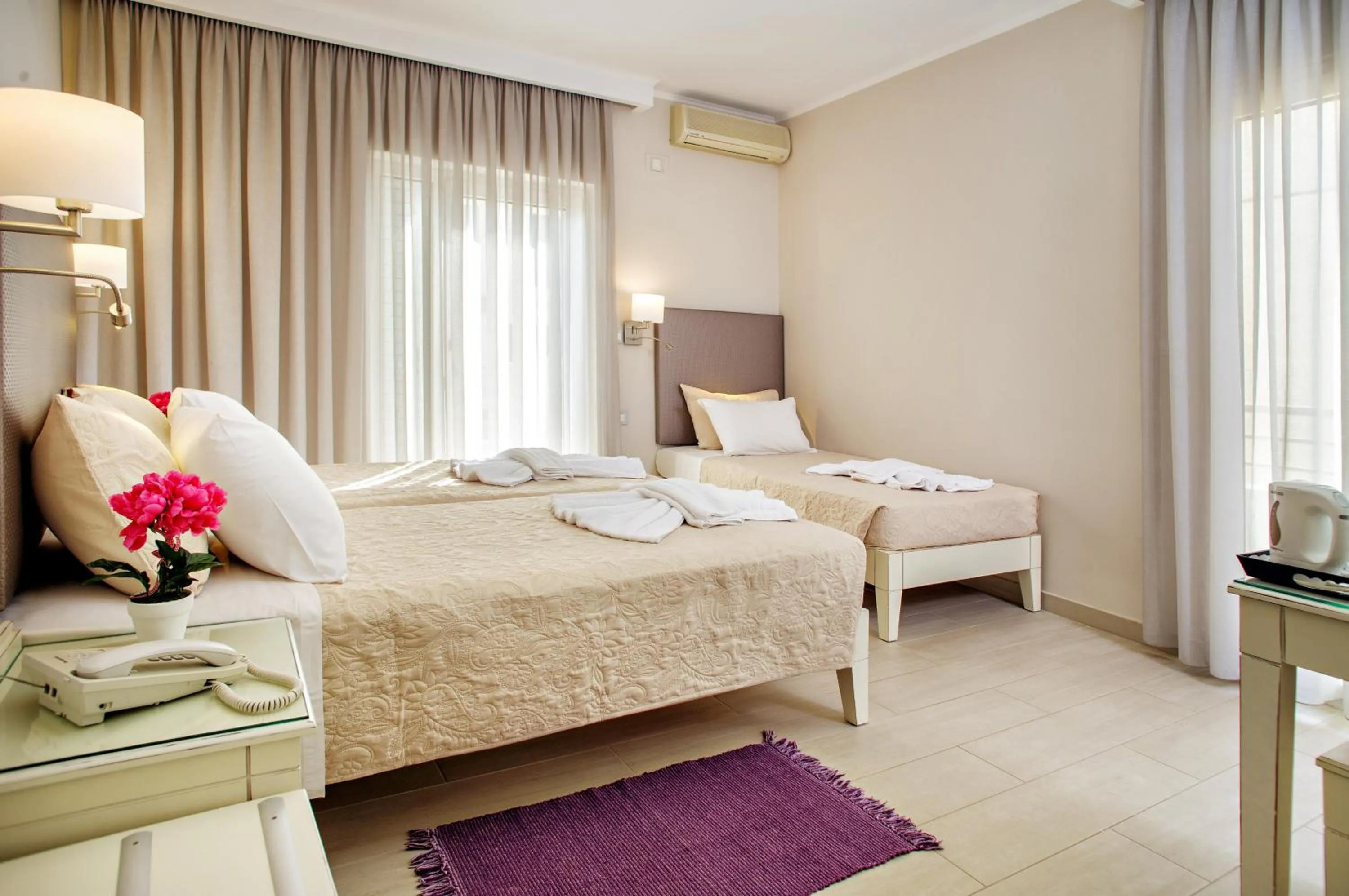 Shower in Hotel Ideon