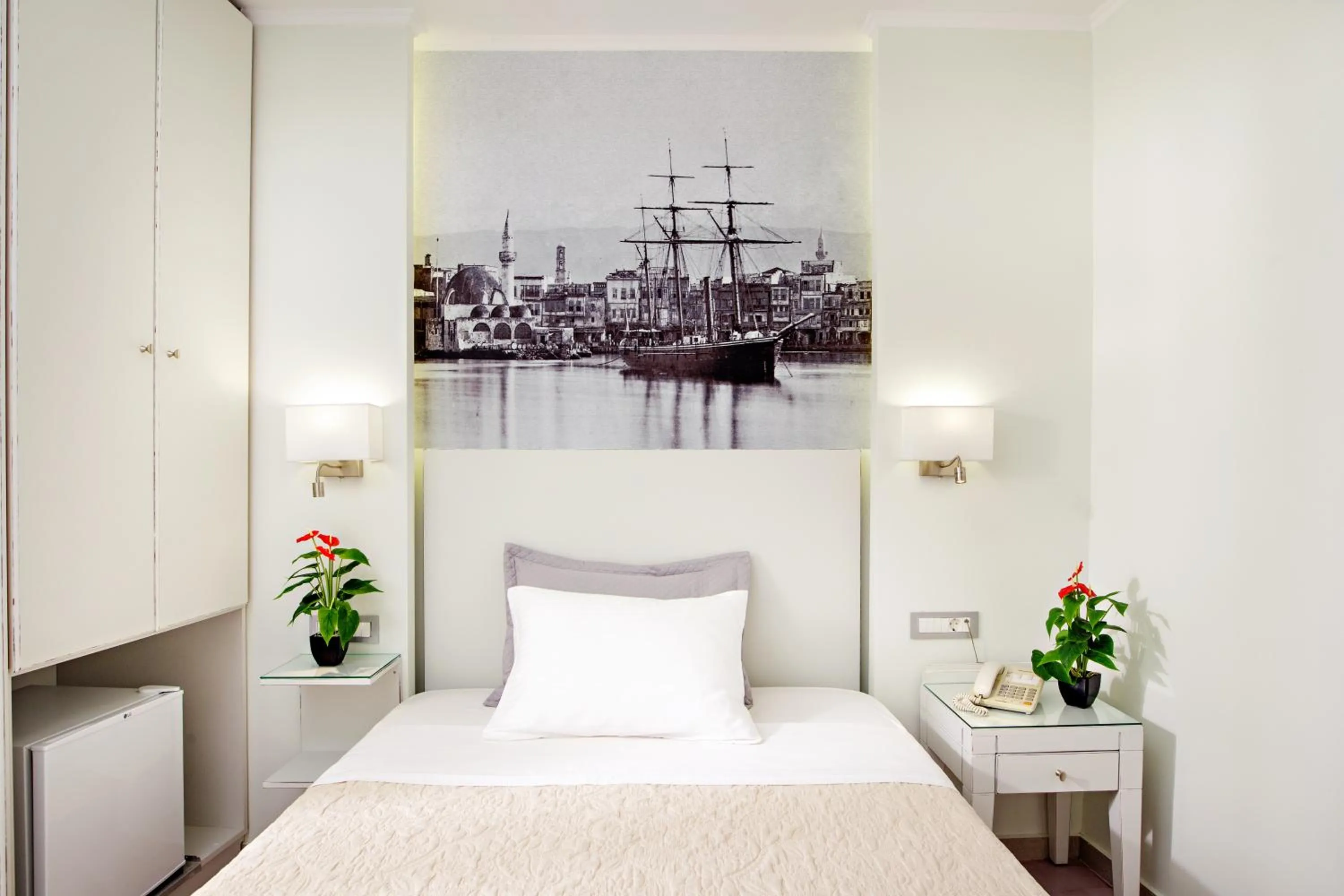 Shower in Hotel Ideon