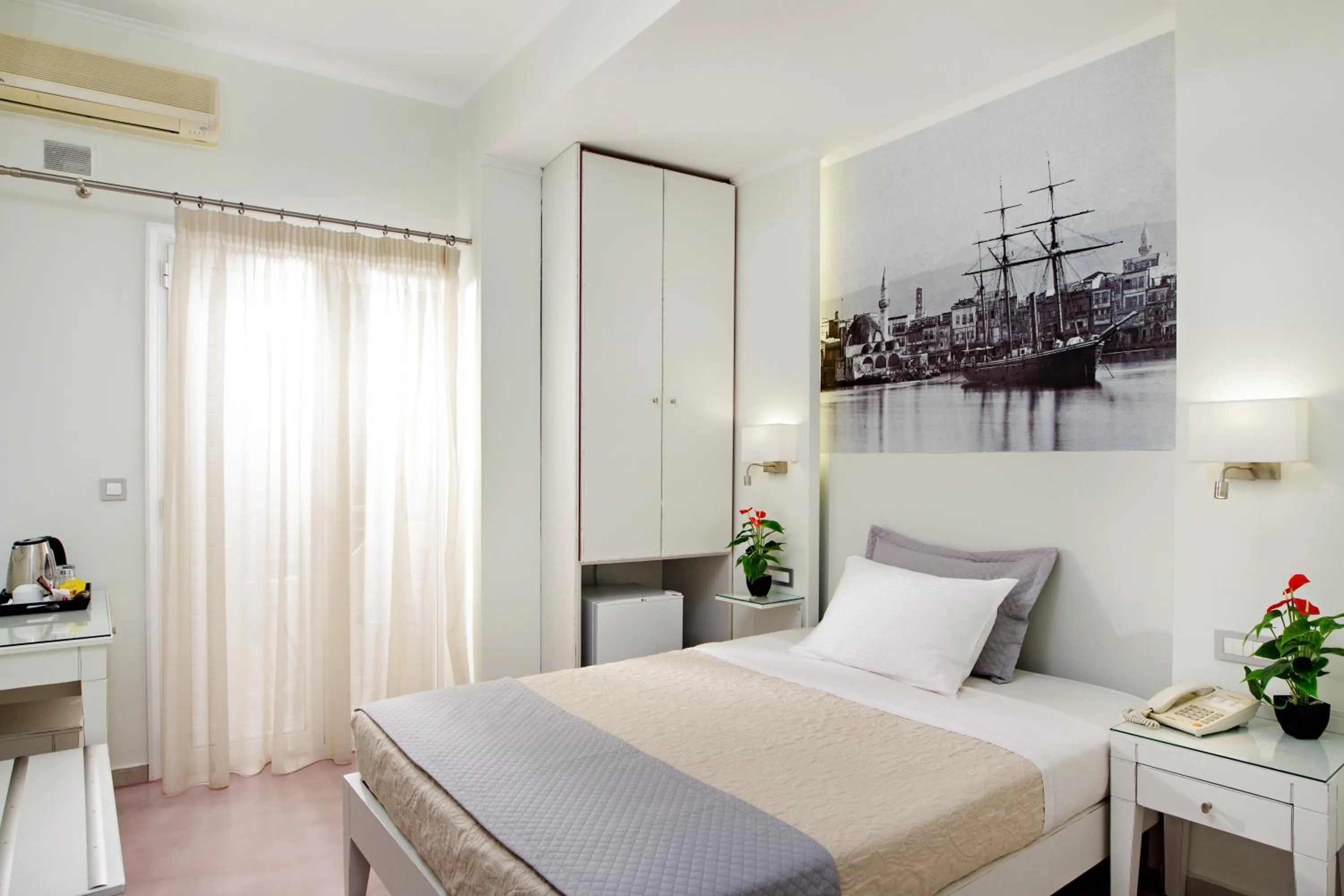 Shower in Hotel Ideon