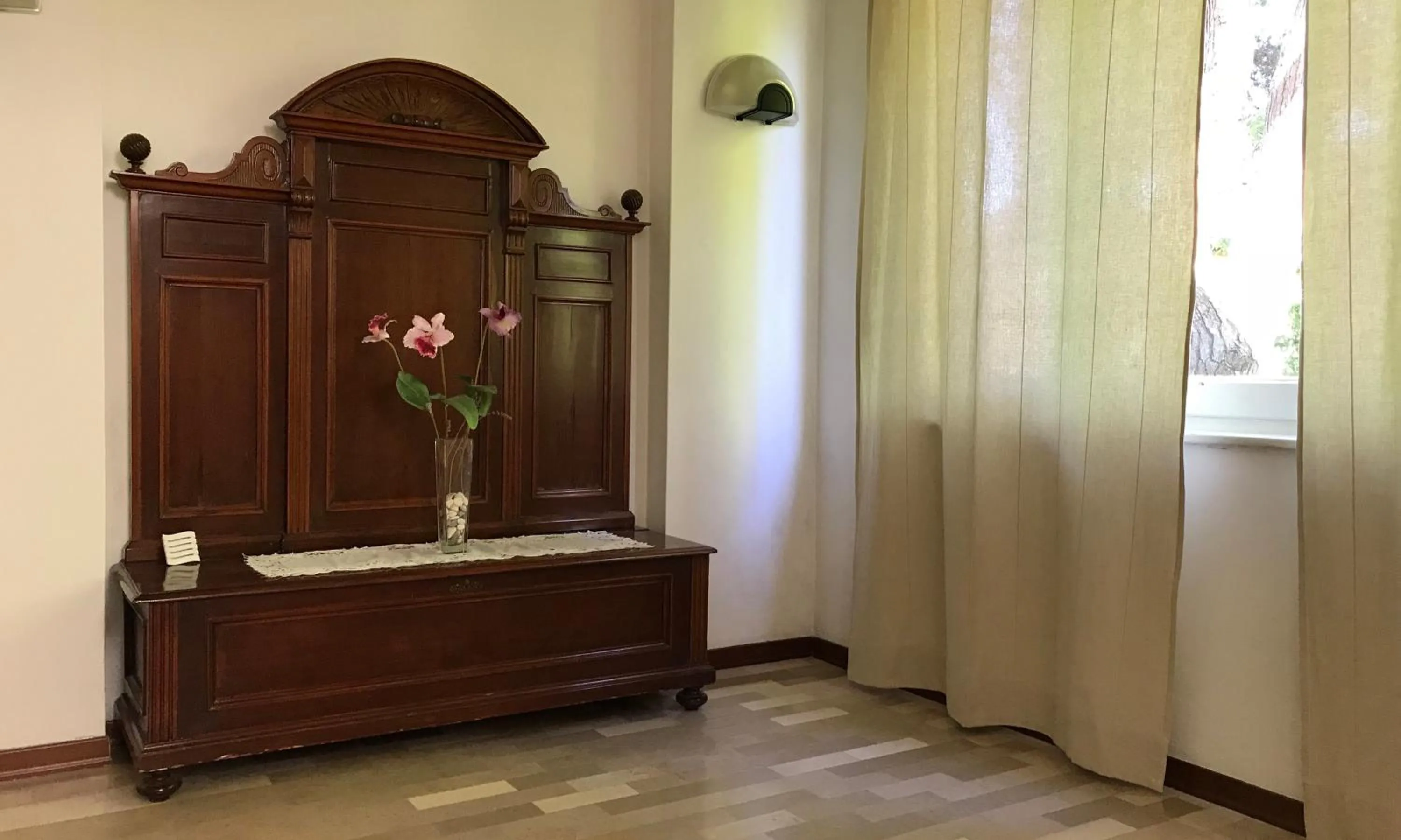 Text overlay in Hotel Garni Picnic