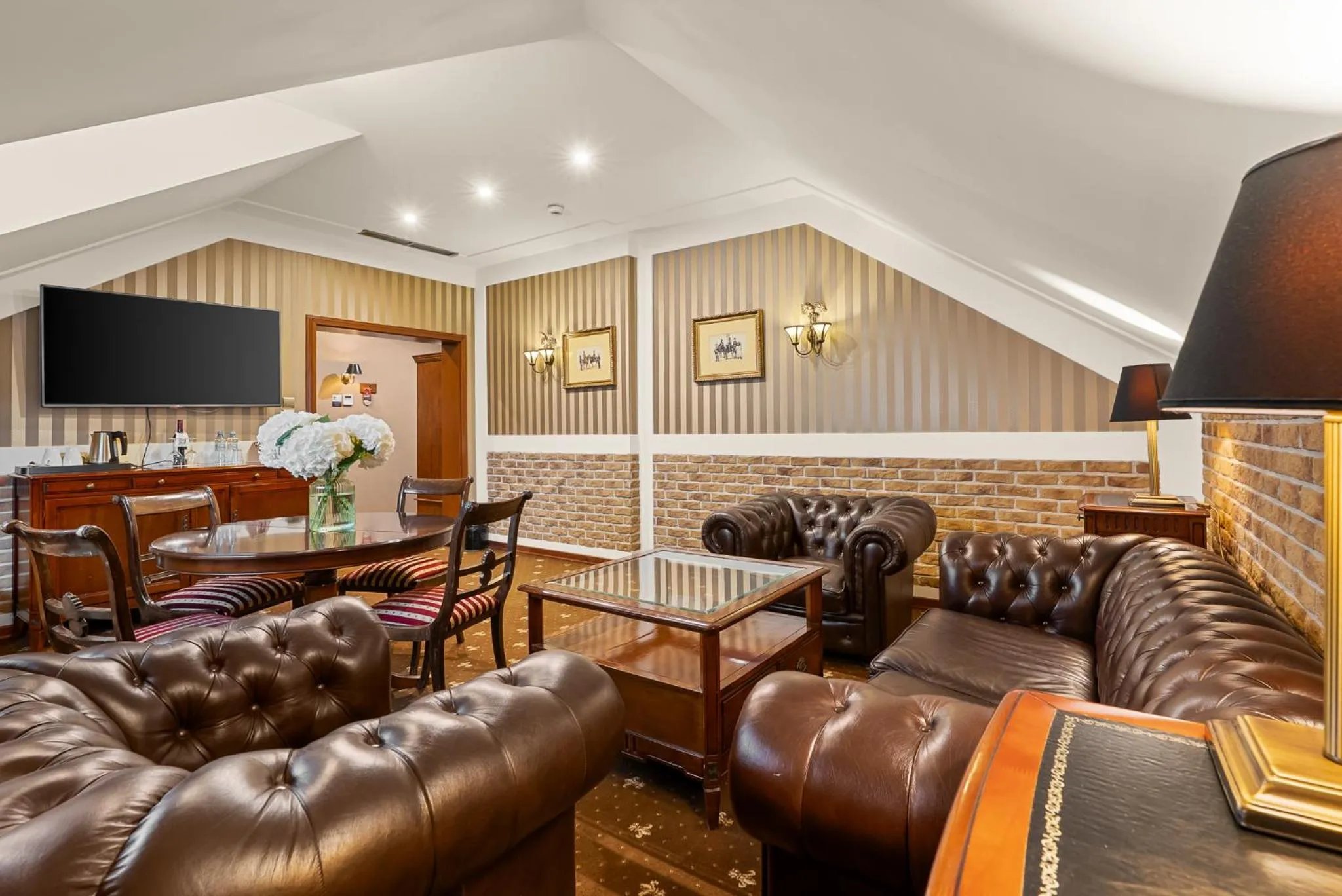 TV and multimedia in Hotel Diament Arsenal Palace Katowice - Chorzów