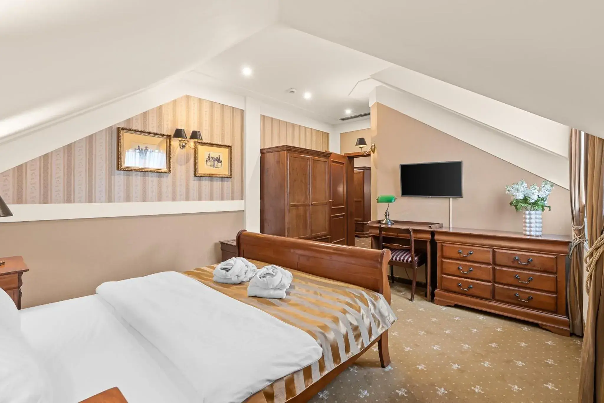 Bed in Hotel Diament Arsenal Palace Katowice - Chorzów Bed in Hotel Diament Arsenal Palace Katowice - Chorzów