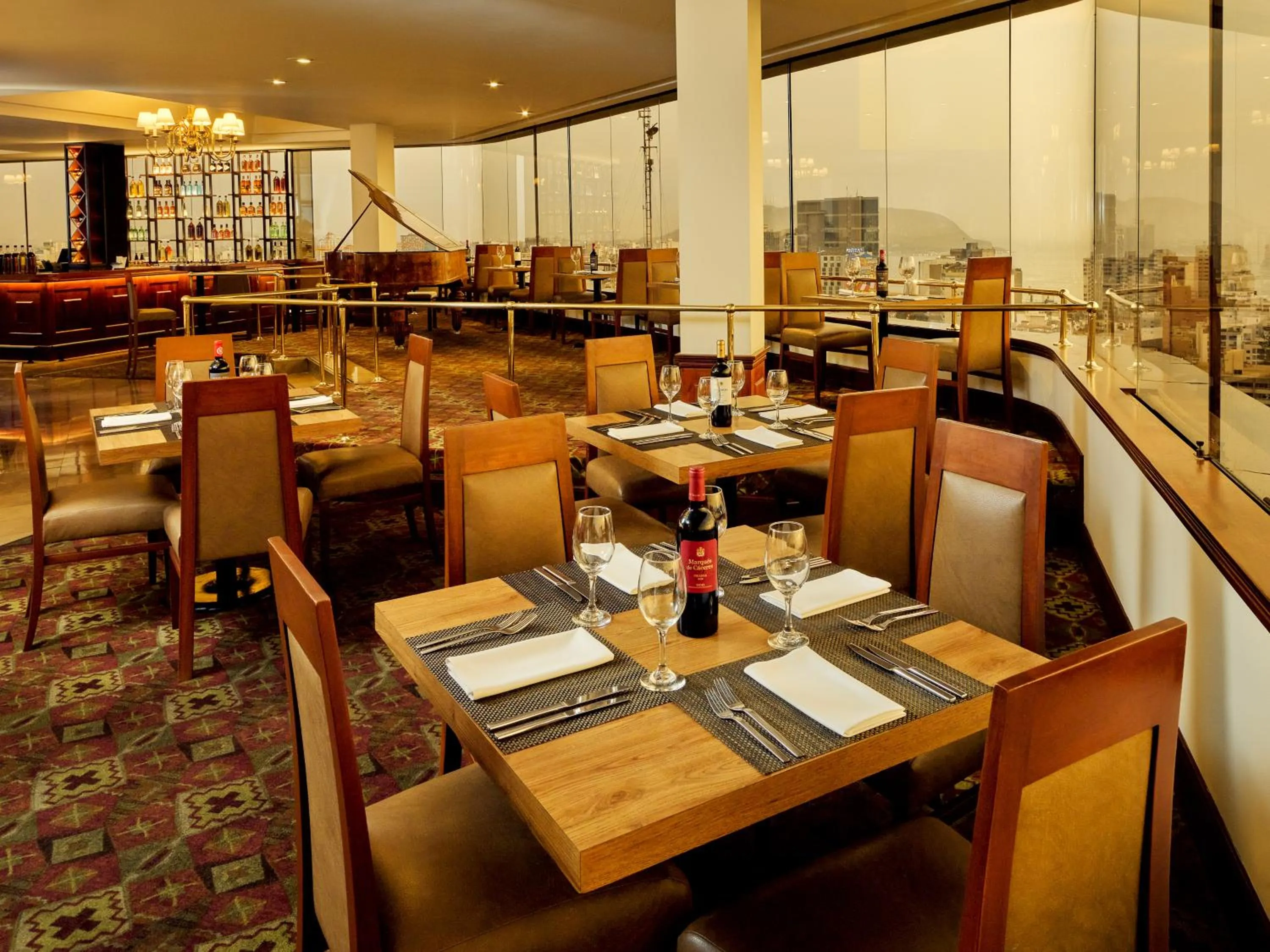 Restaurant/places to eat in Hotel Estelar Miraflores