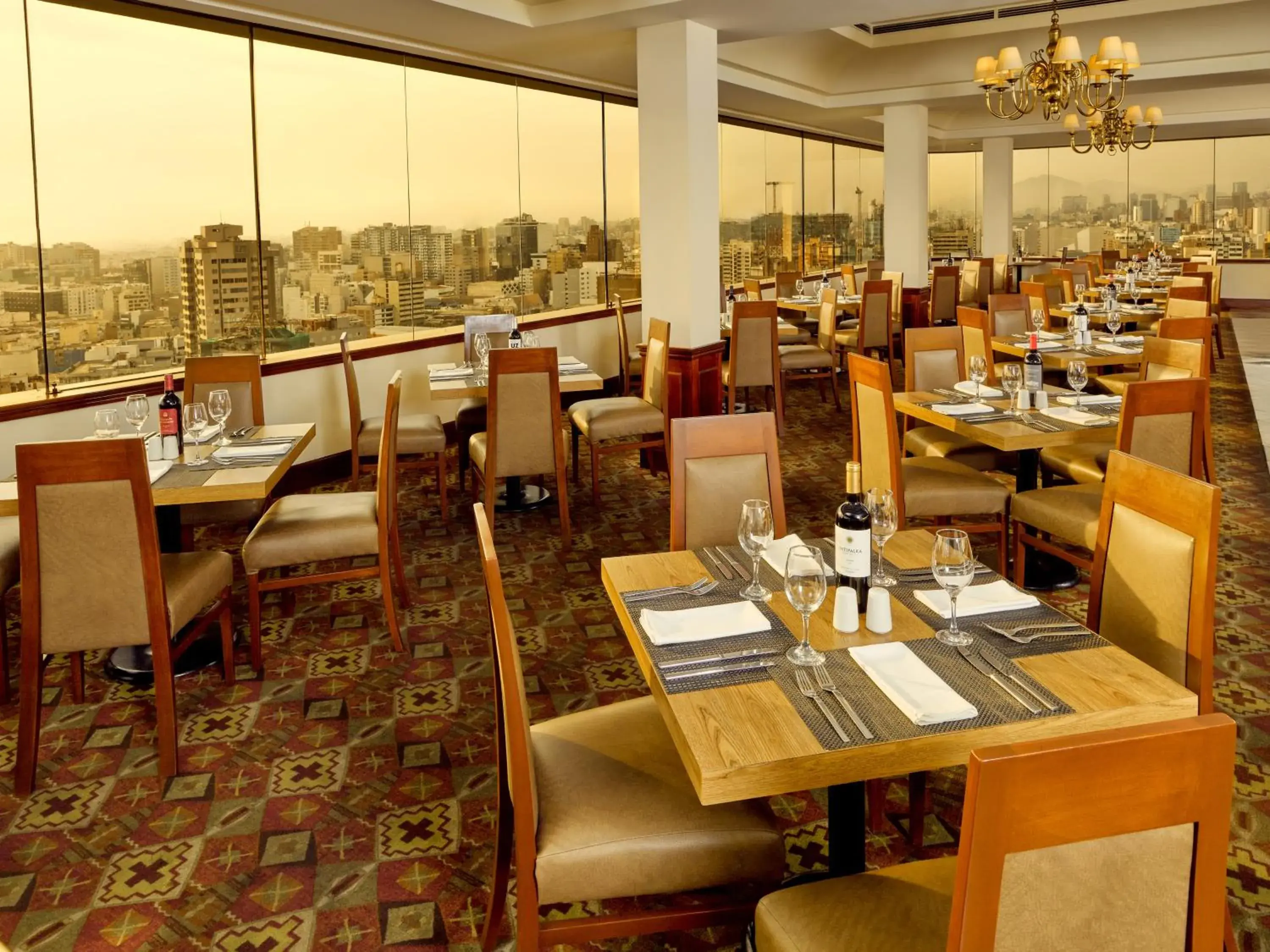 Restaurant/places to eat in Hotel Estelar Miraflores Restaurant/places to eat in Hotel Estelar Miraflores
