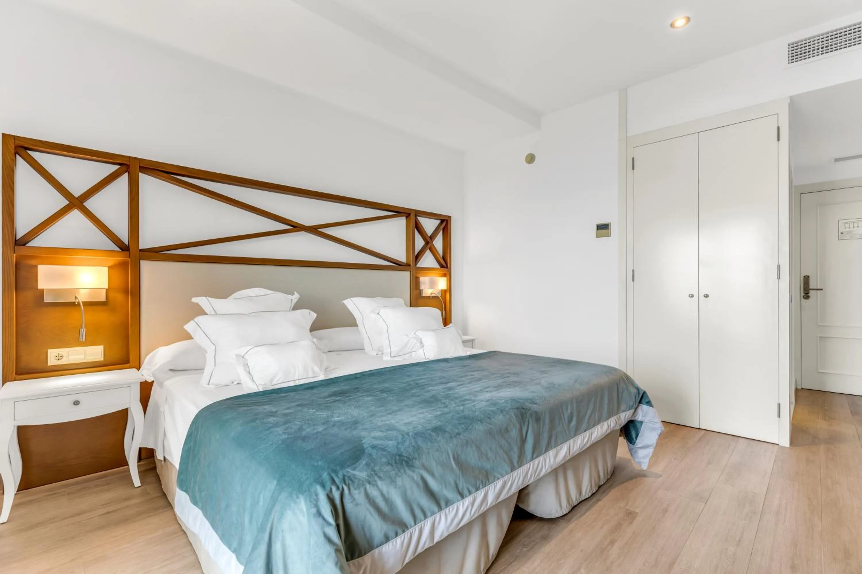 Bed in Hoposa Costa D'or - Adults Only