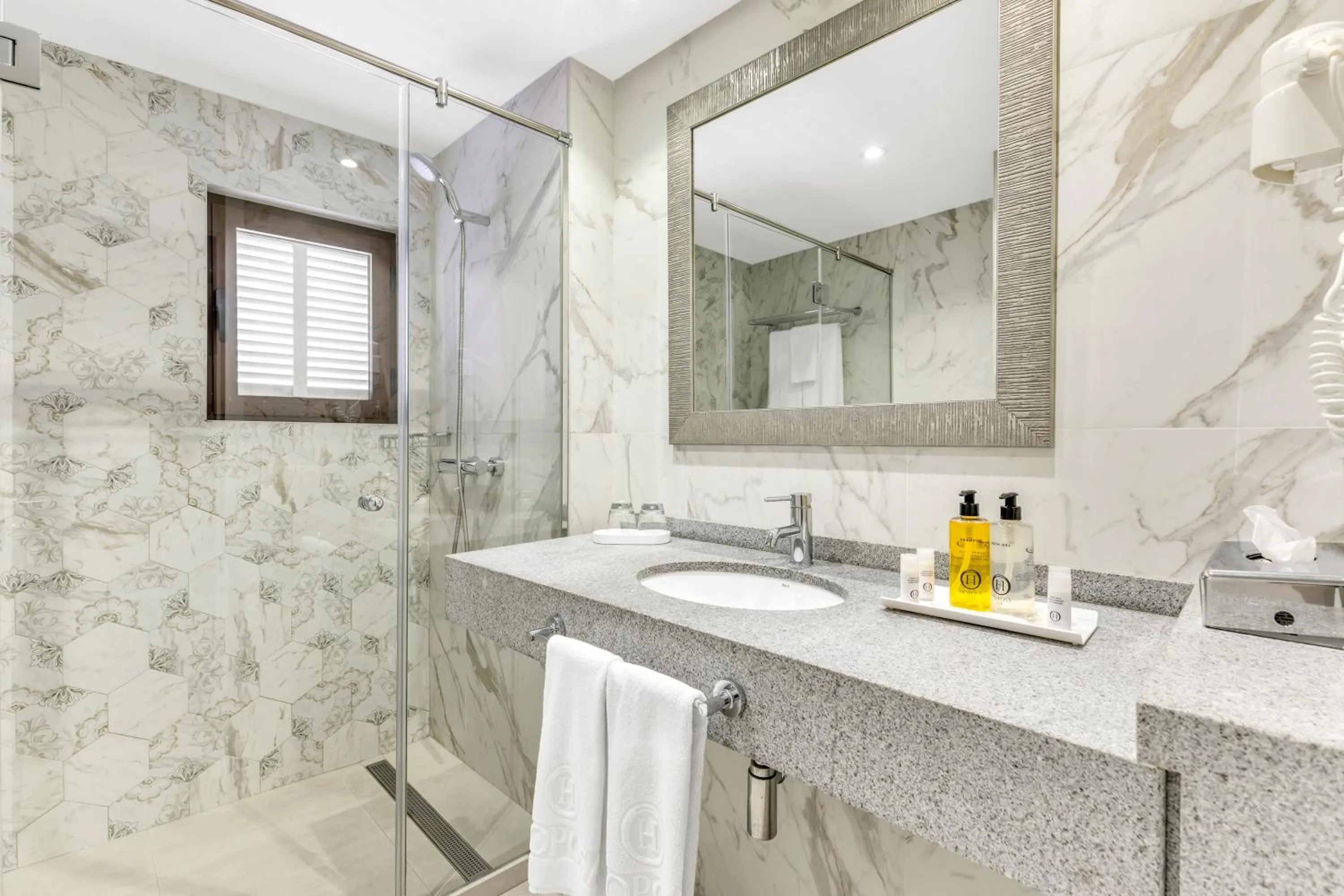 Shower in Hoposa Costa D'or - Adults Only