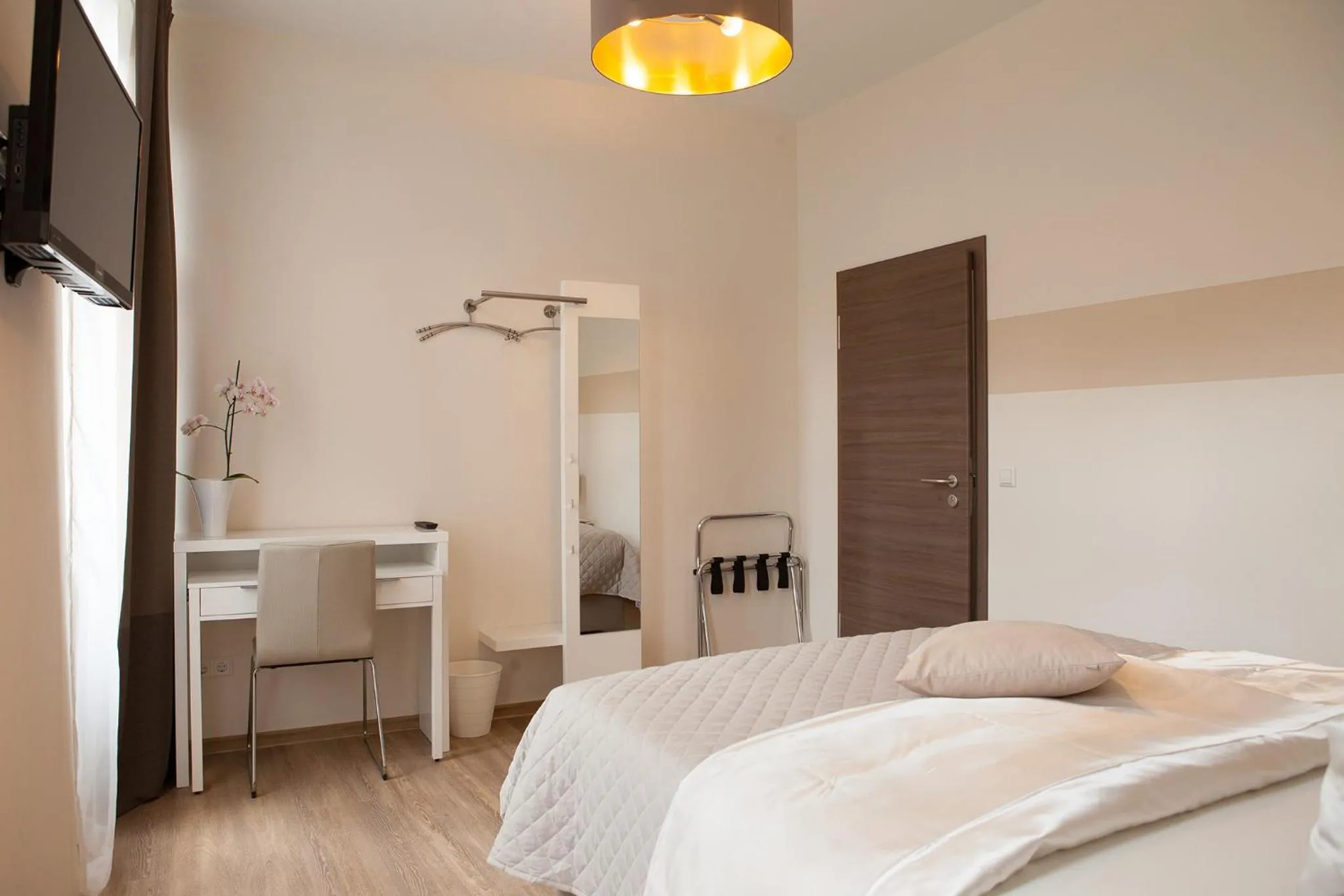 Photo of the whole room, Bed in Hotel Ravene