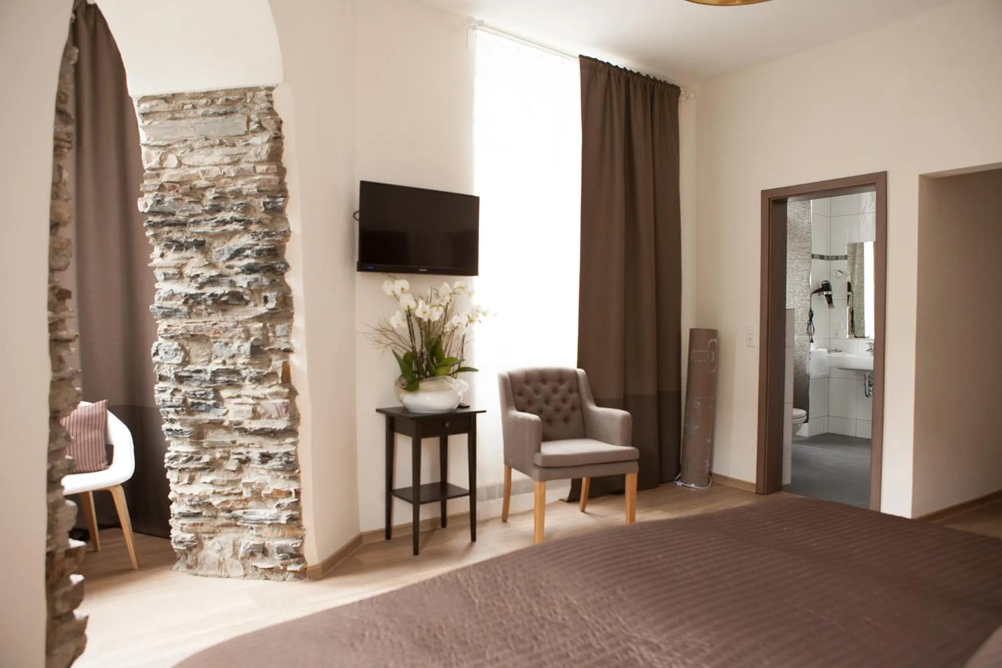 Day, Bed in Hotel Ravene