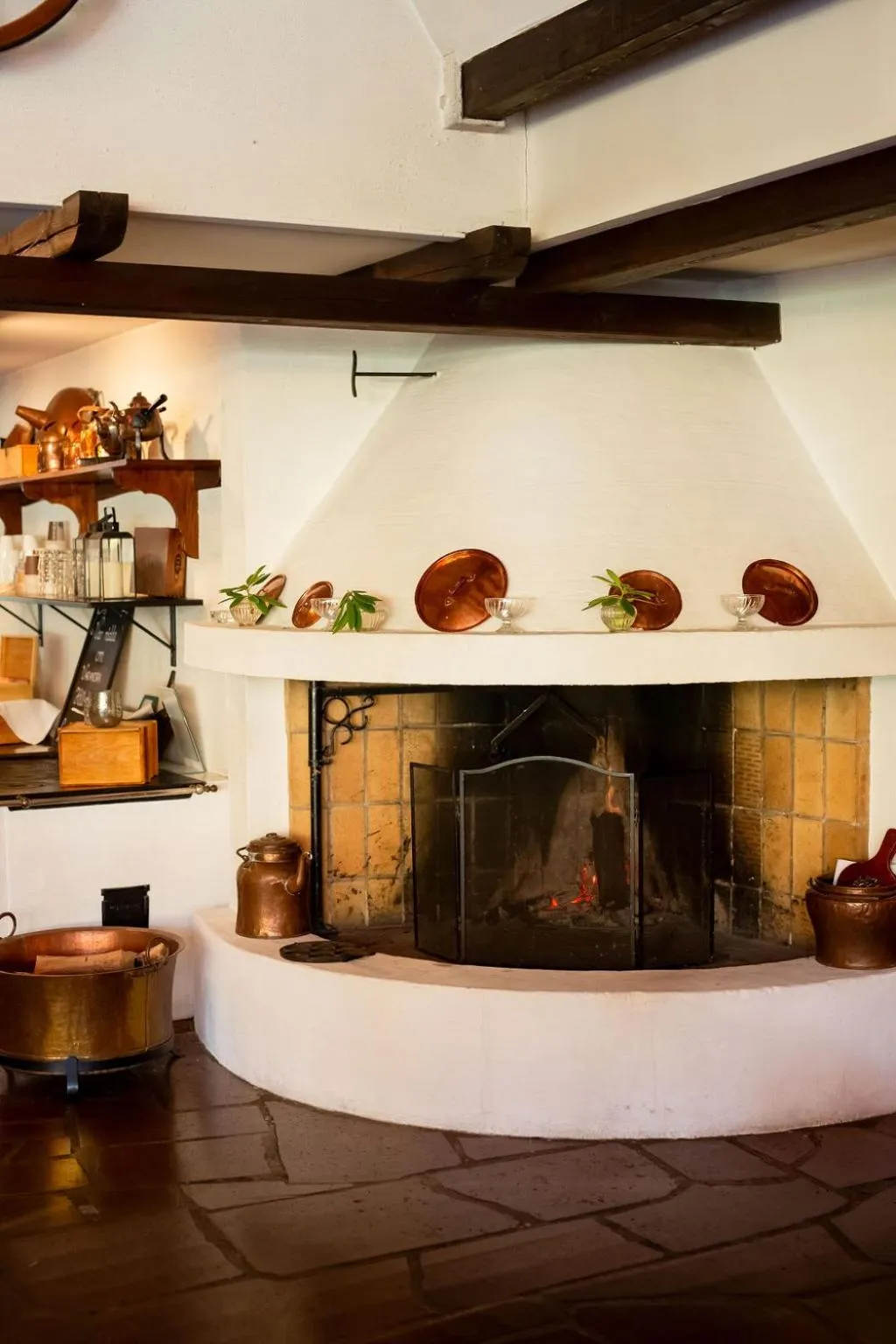 fireplace in Margretetorps Gästgifvaregård