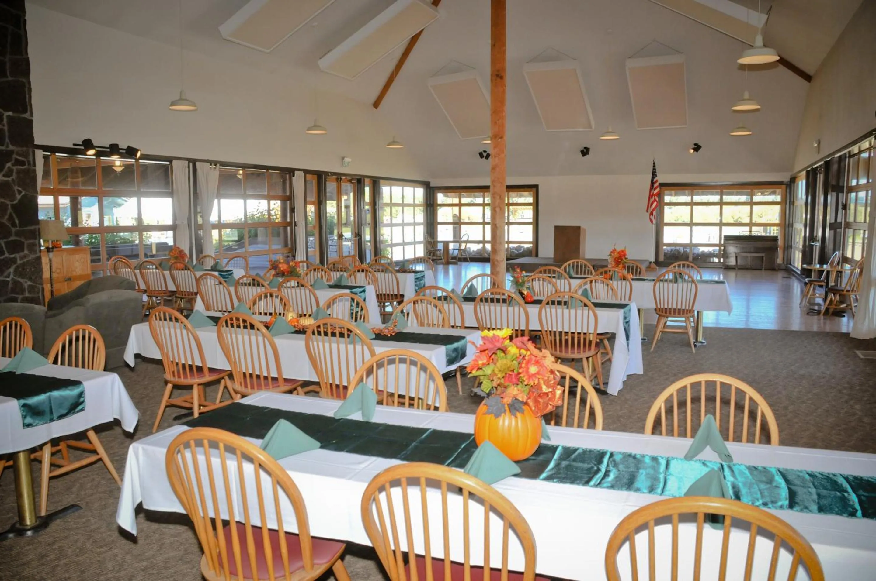 Banquet/Function facilities in Bend-Sunriver Camping Resort Studio Cabin 8