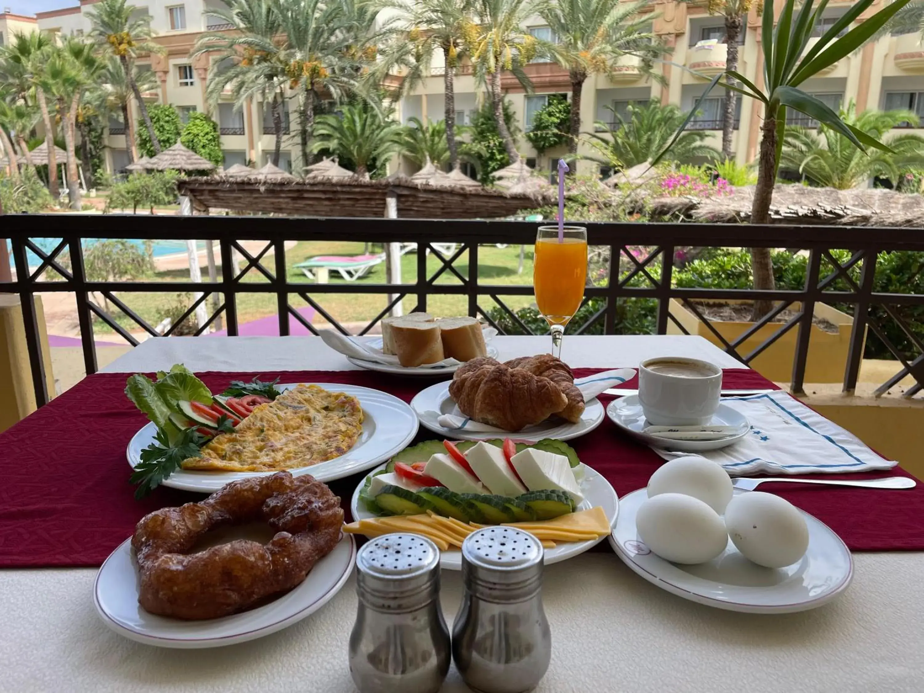 Restaurant/places to eat in Marina Palace Restaurant/places to eat in Marina Palace