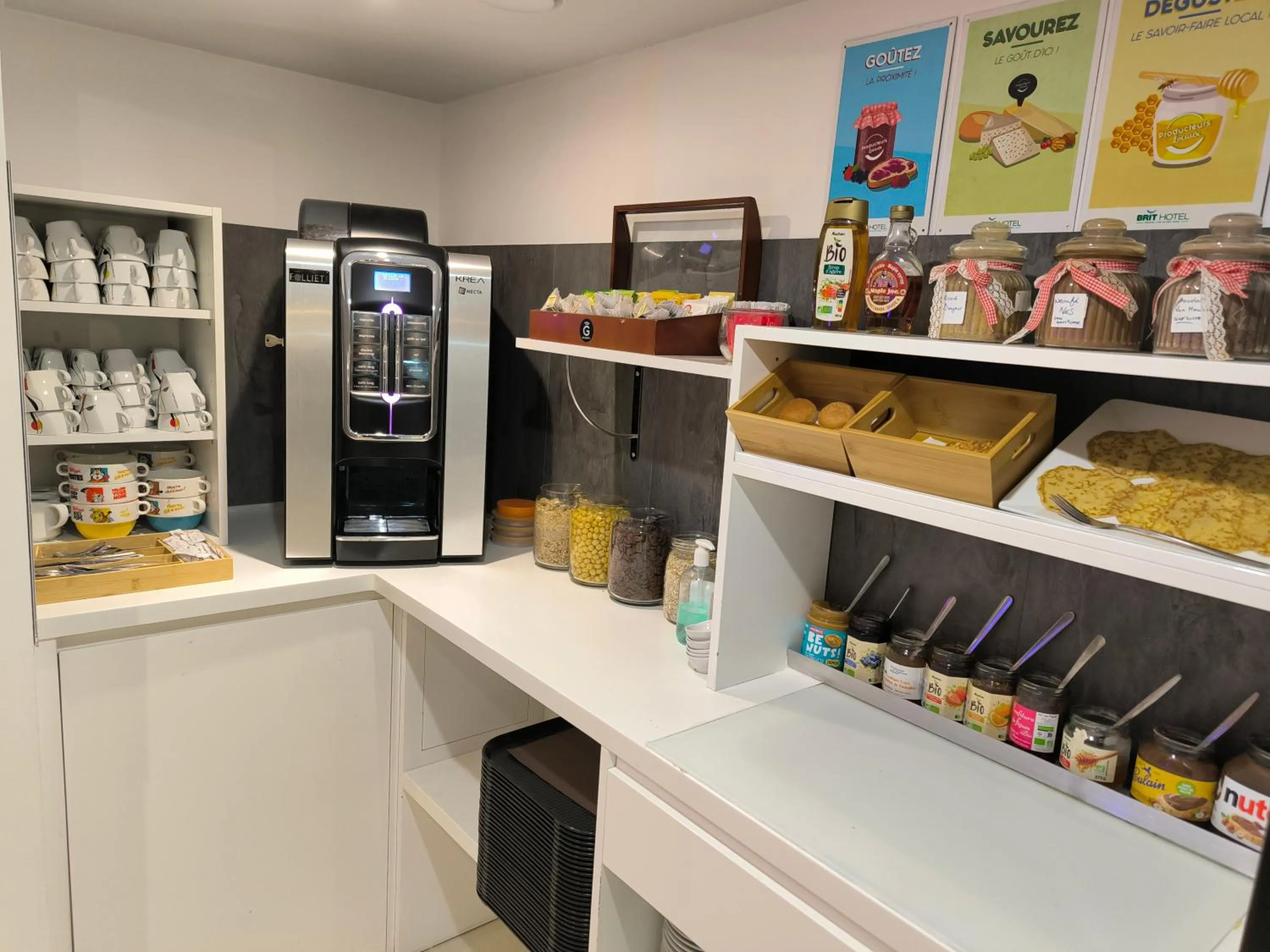 Buffet breakfast in Brit Hotel Porte d'Espagne