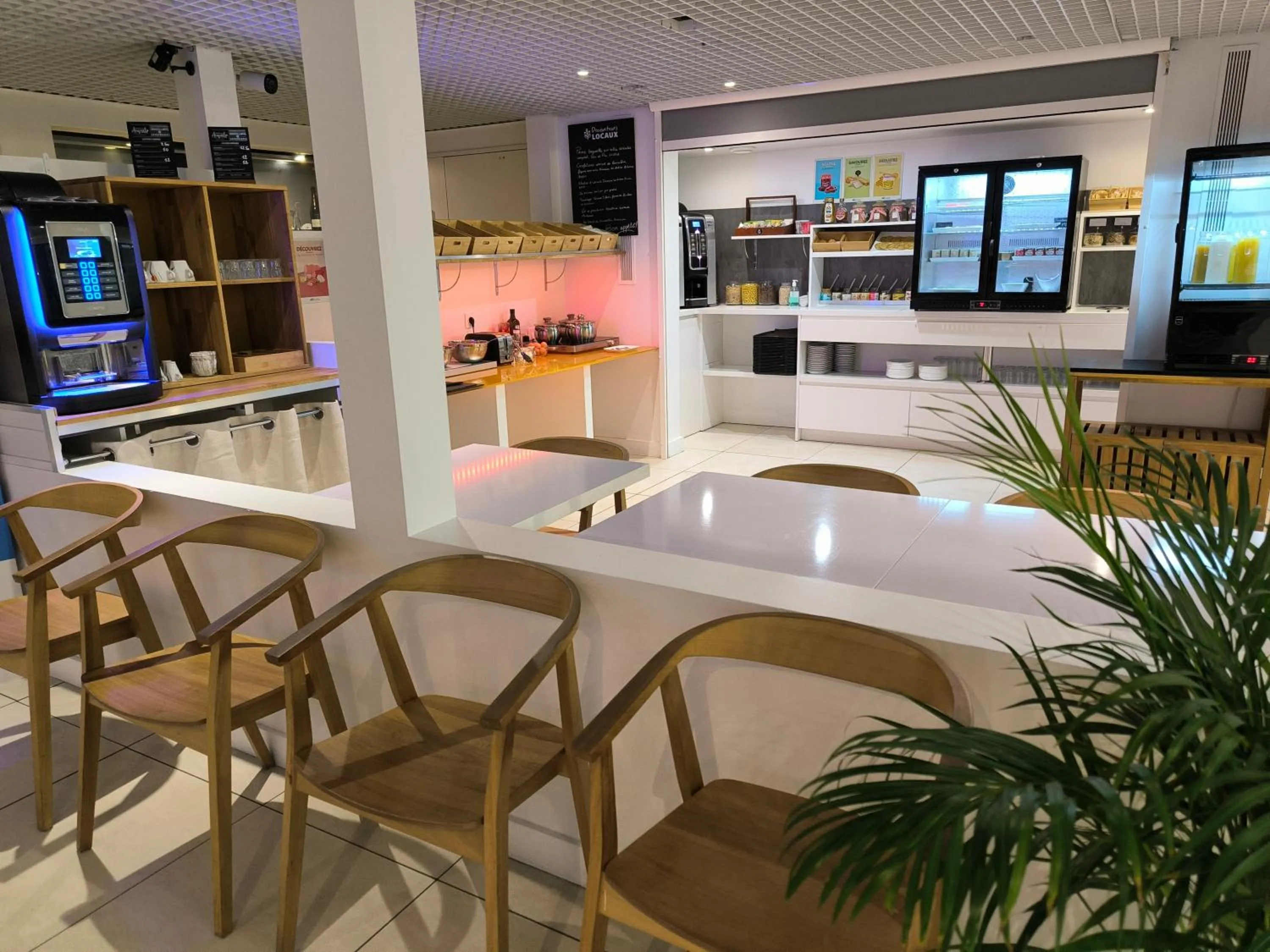 Buffet breakfast in Brit Hotel Porte d'Espagne