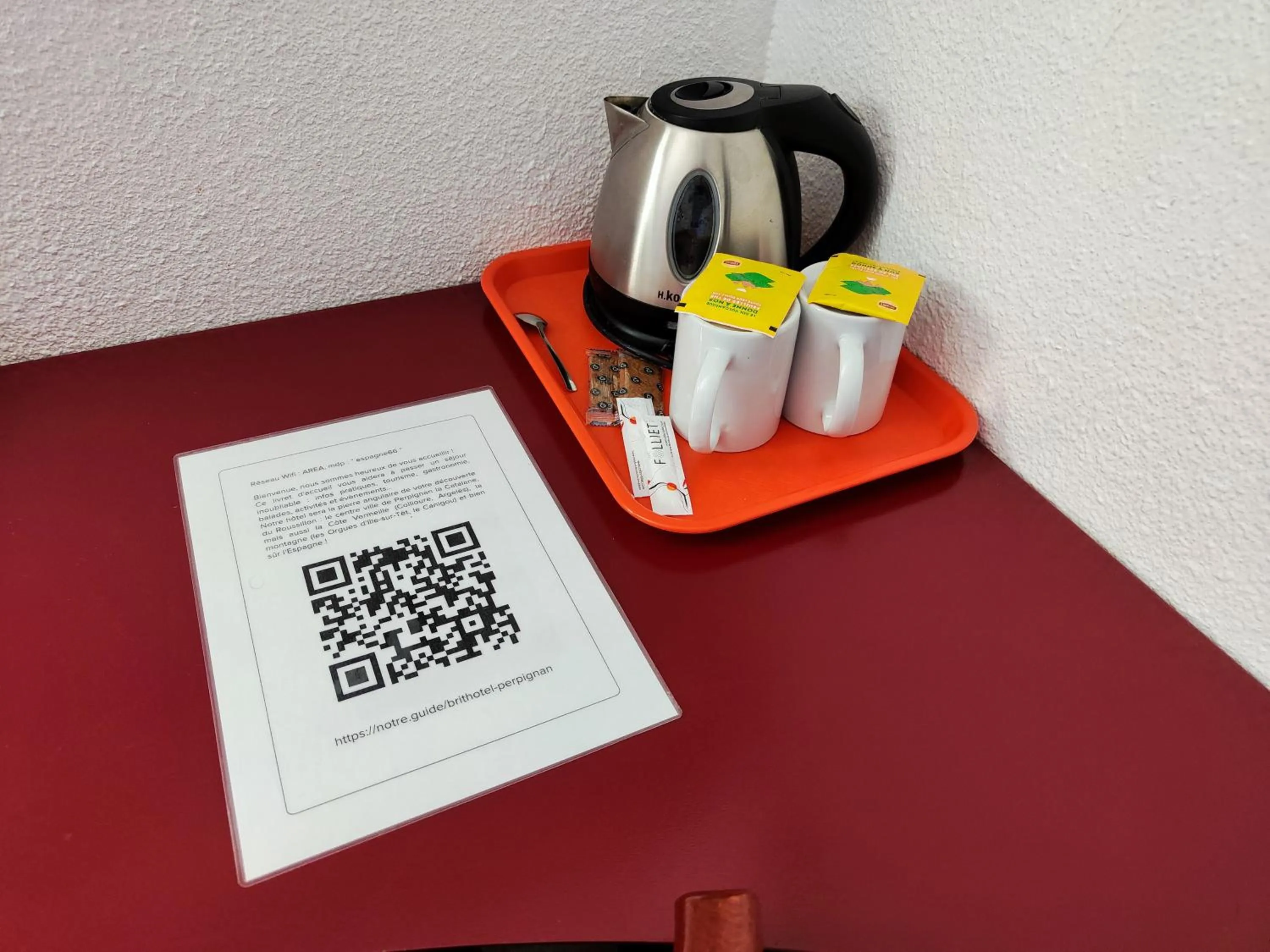 Coffee/tea facilities in Brit Hotel Porte d'Espagne