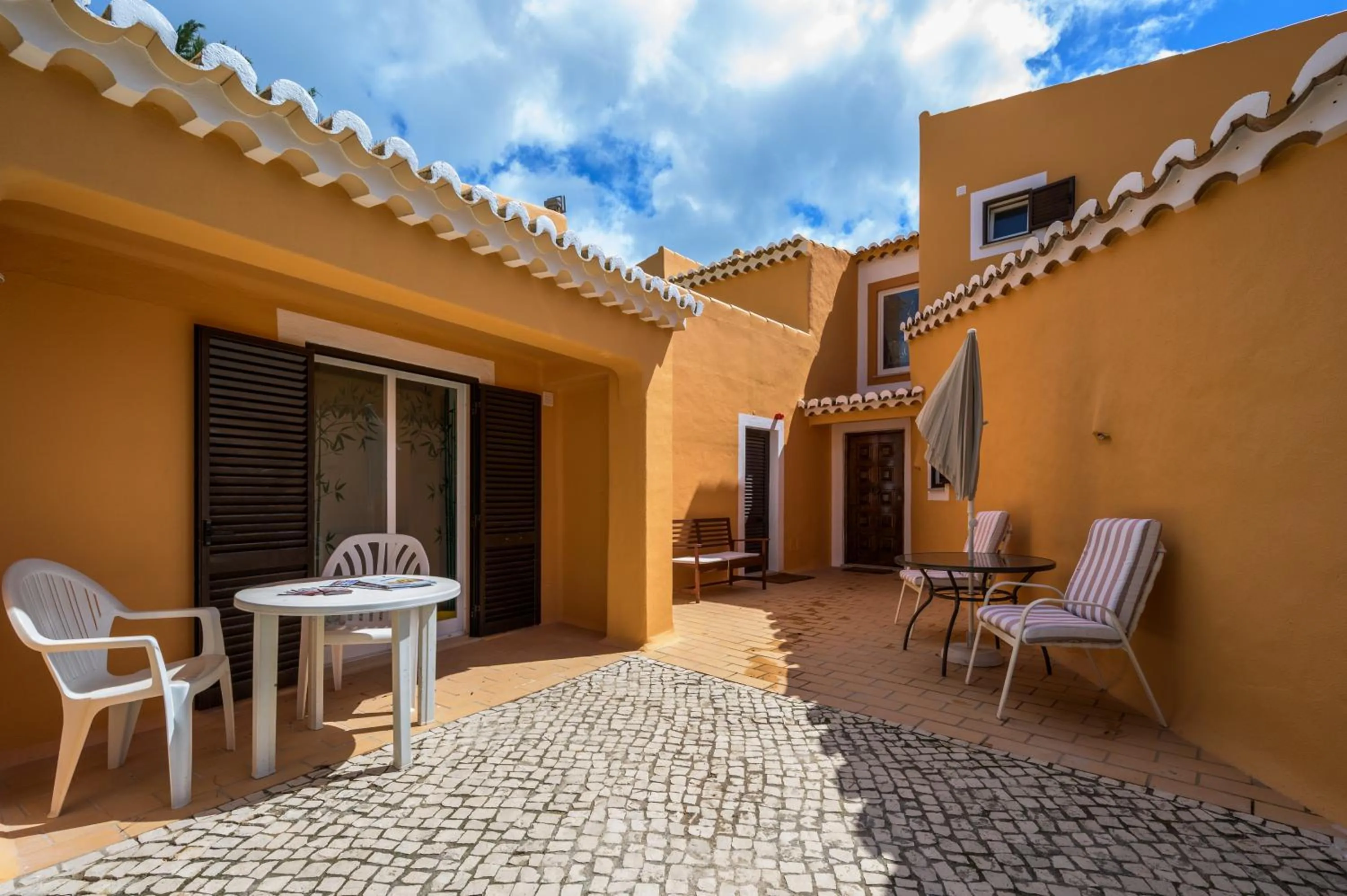 Patio in Canavial I & II Apartamentos