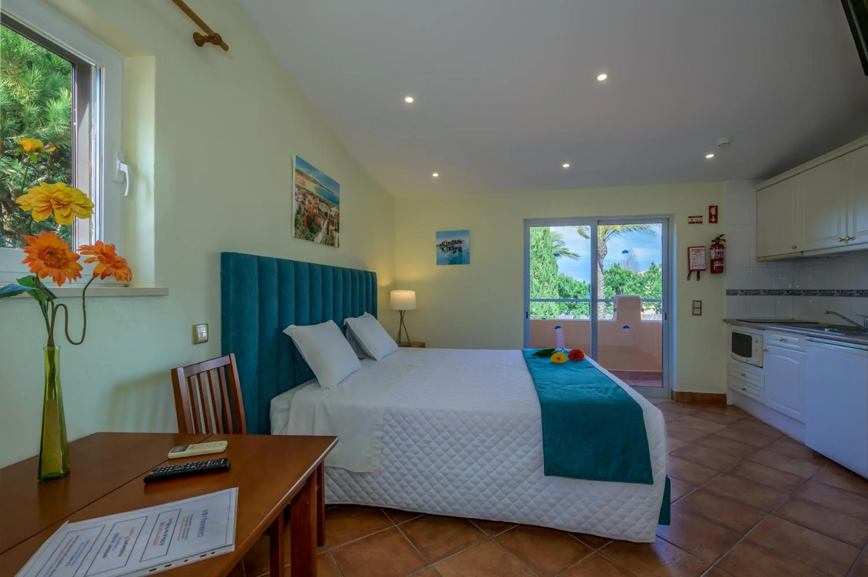 Property building in Canavial I & II Apartamentos Property building in Canavial I & II Apartamentos