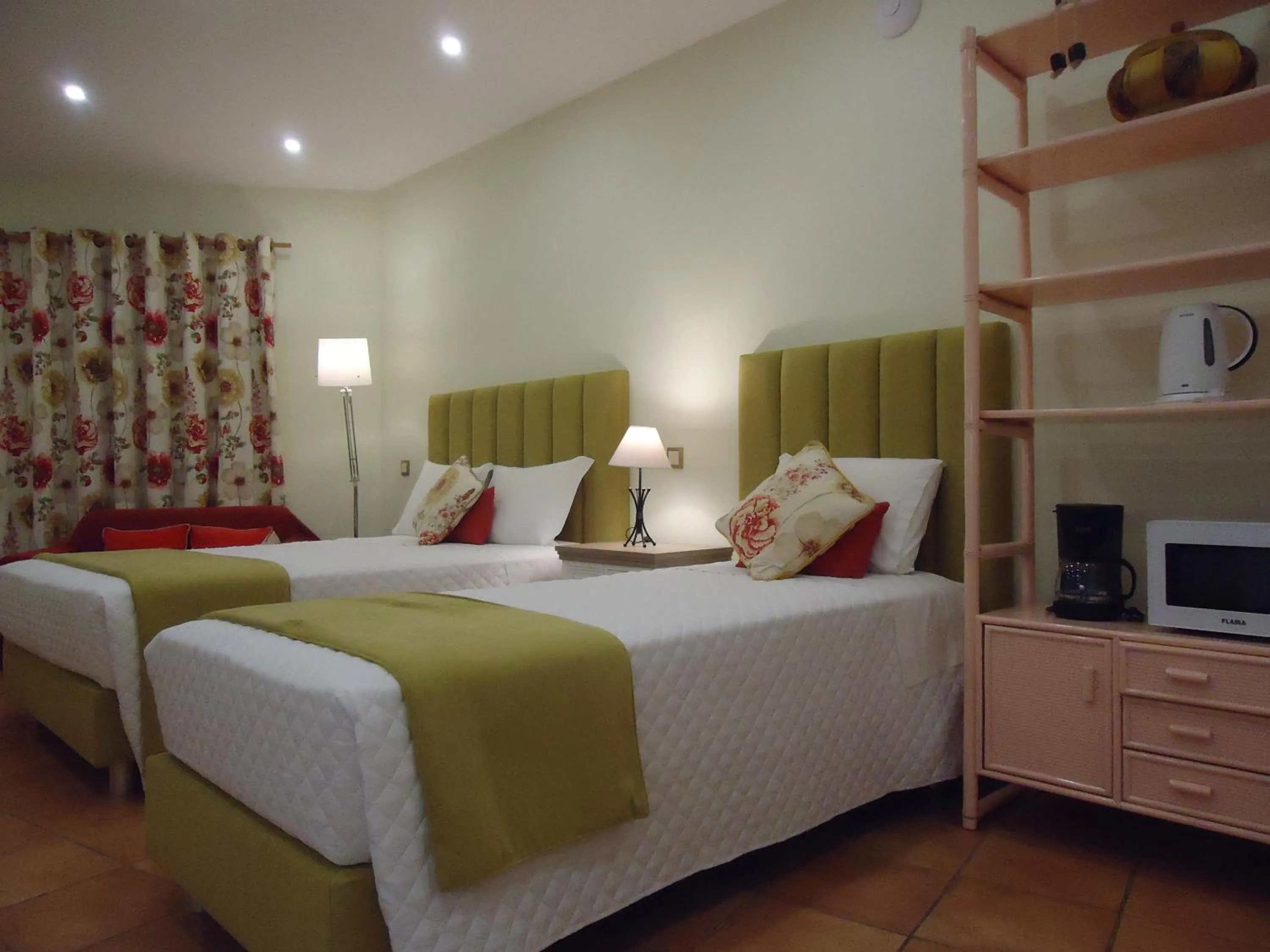 Bedroom, Bed in Canavial I & II Apartamentos