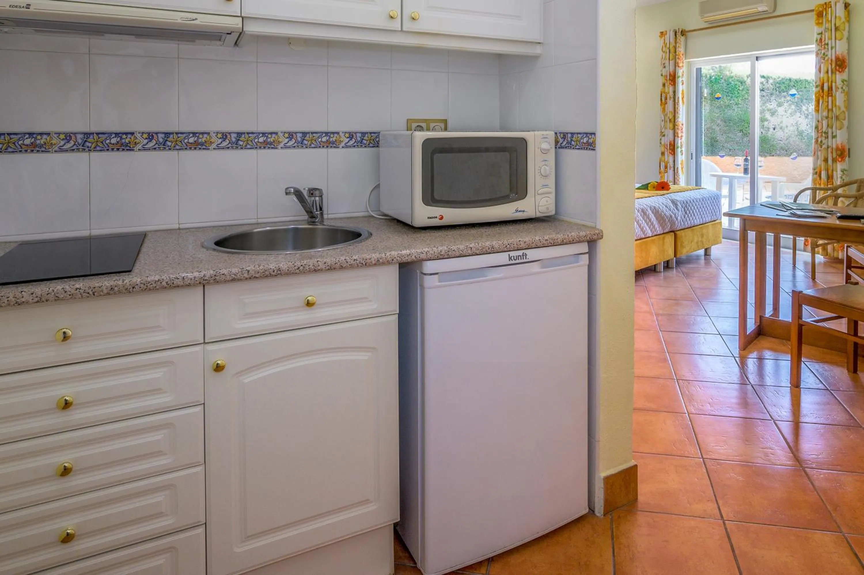 Kitchen or kitchenette in Canavial I & II Apartamentos