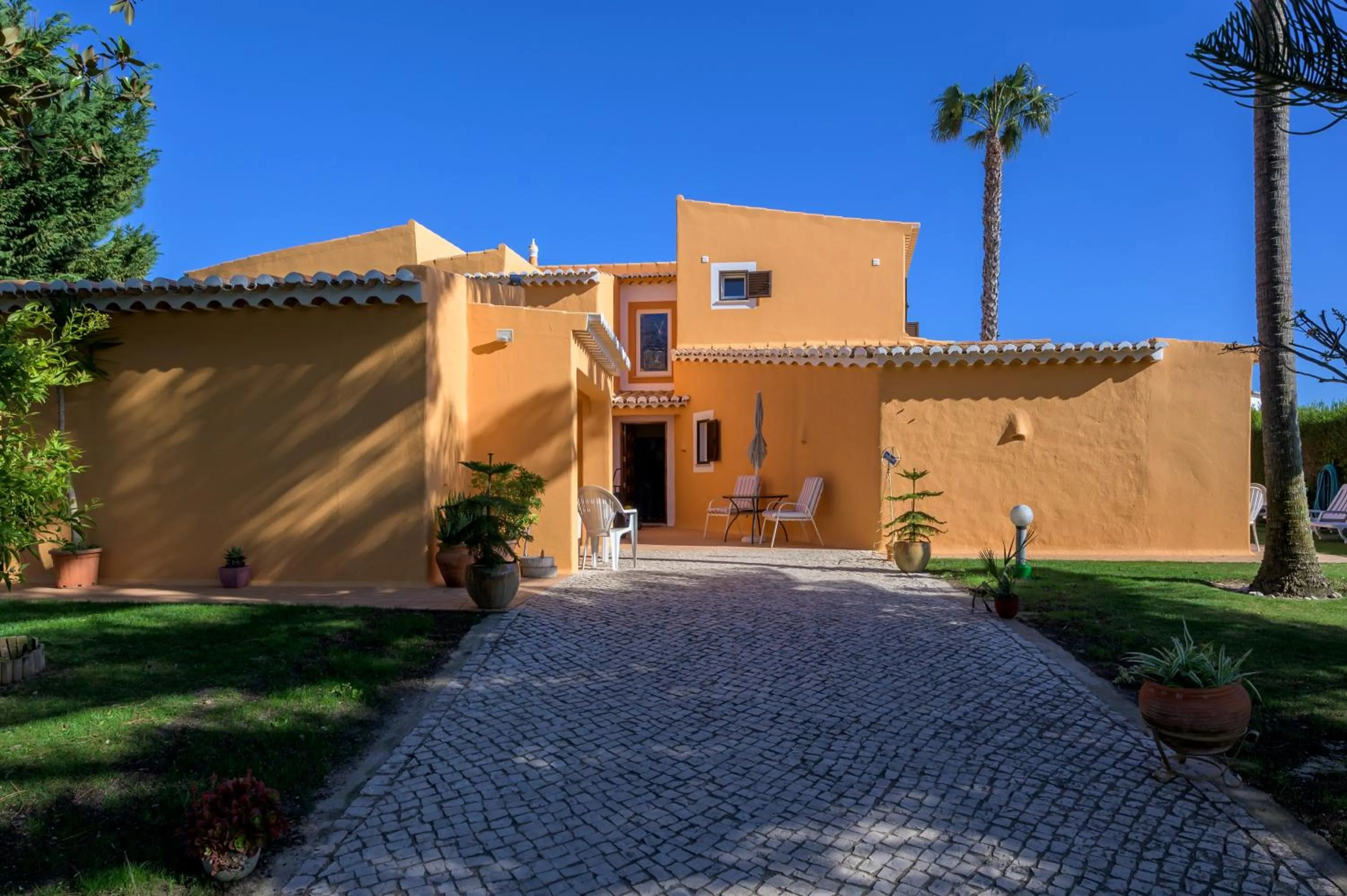 Facade/entrance in Canavial I & II Apartamentos