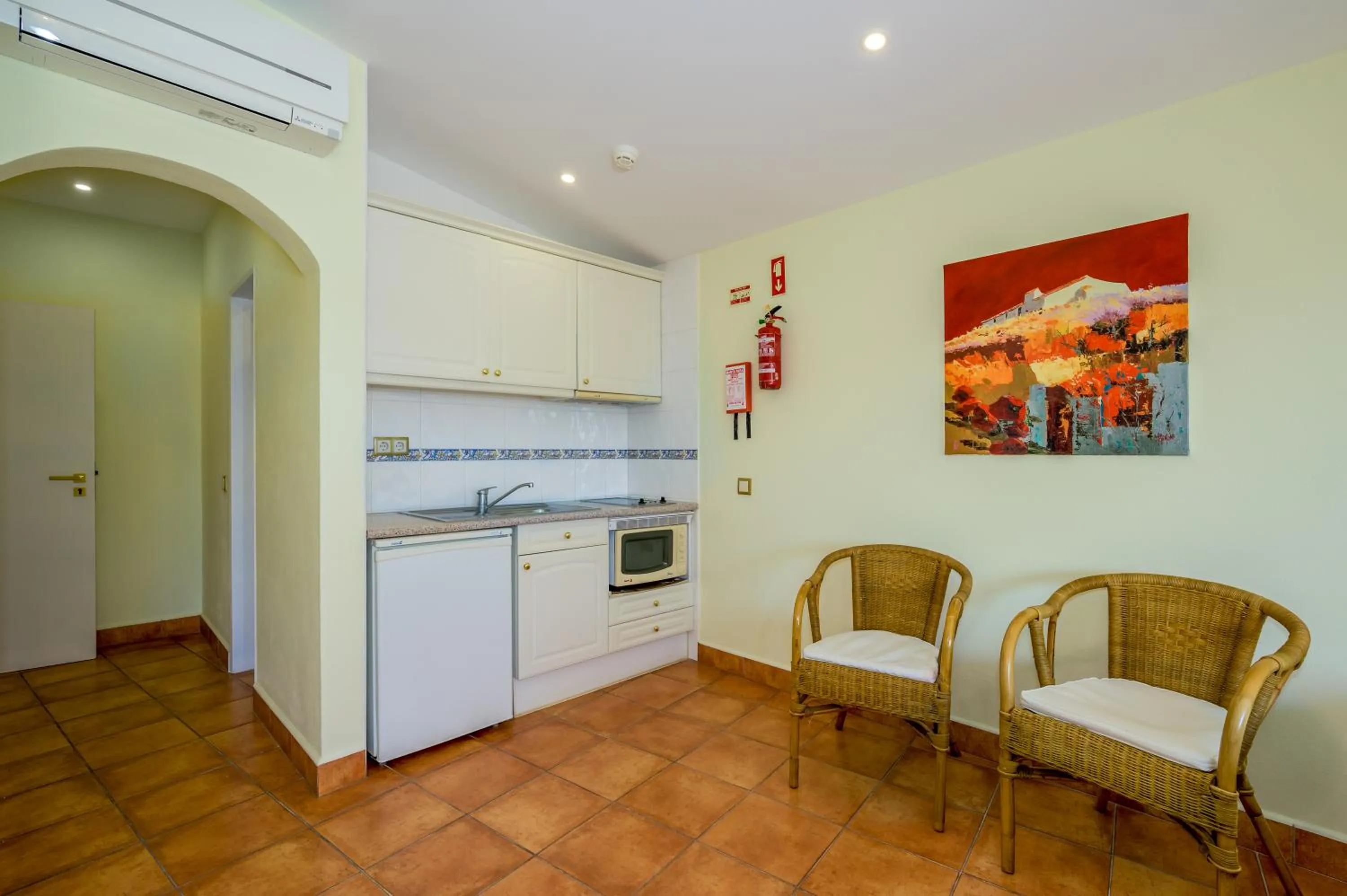 Kitchen or kitchenette in Canavial I & II Apartamentos