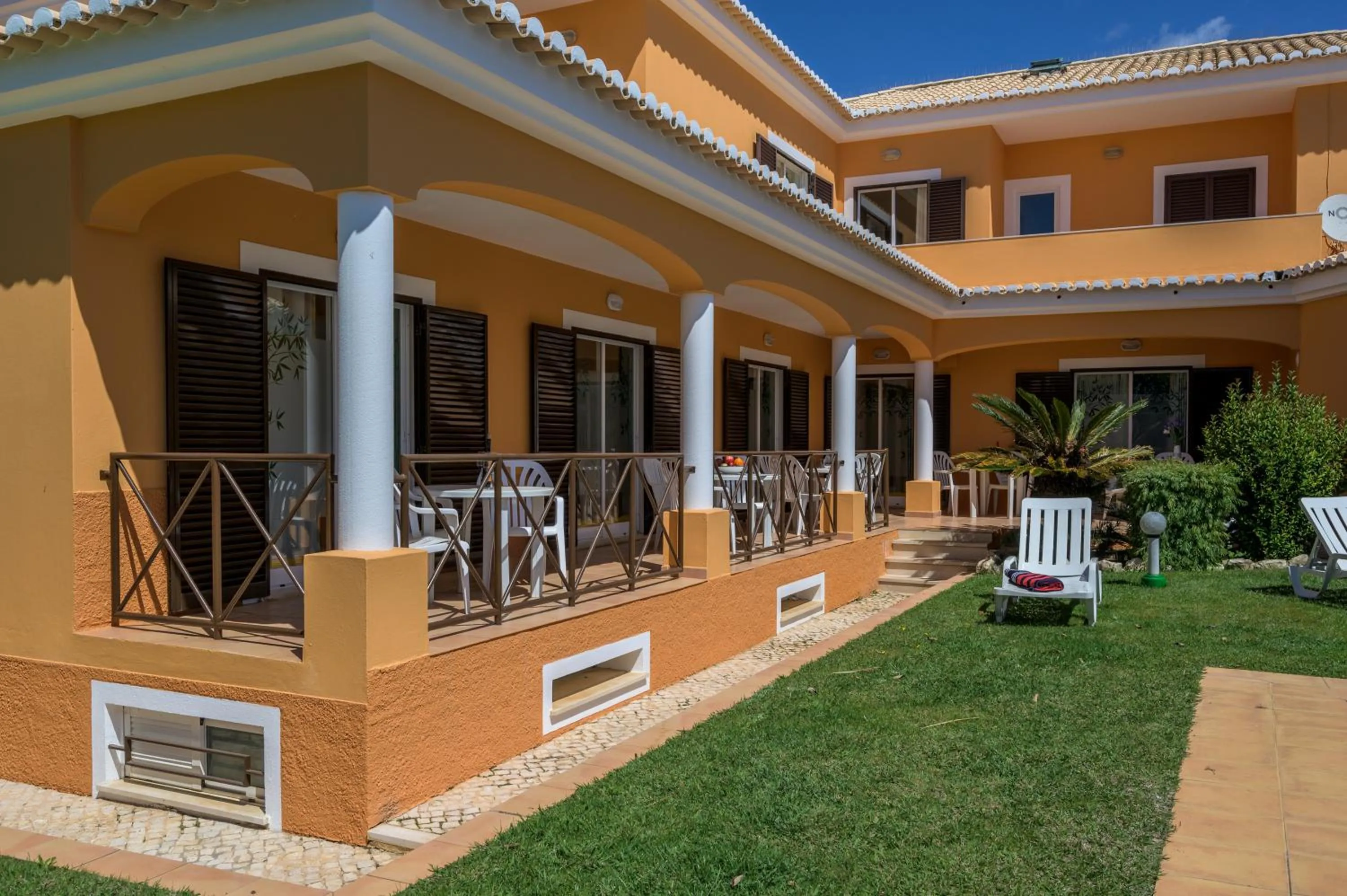 Facade/entrance in Canavial I & II Apartamentos