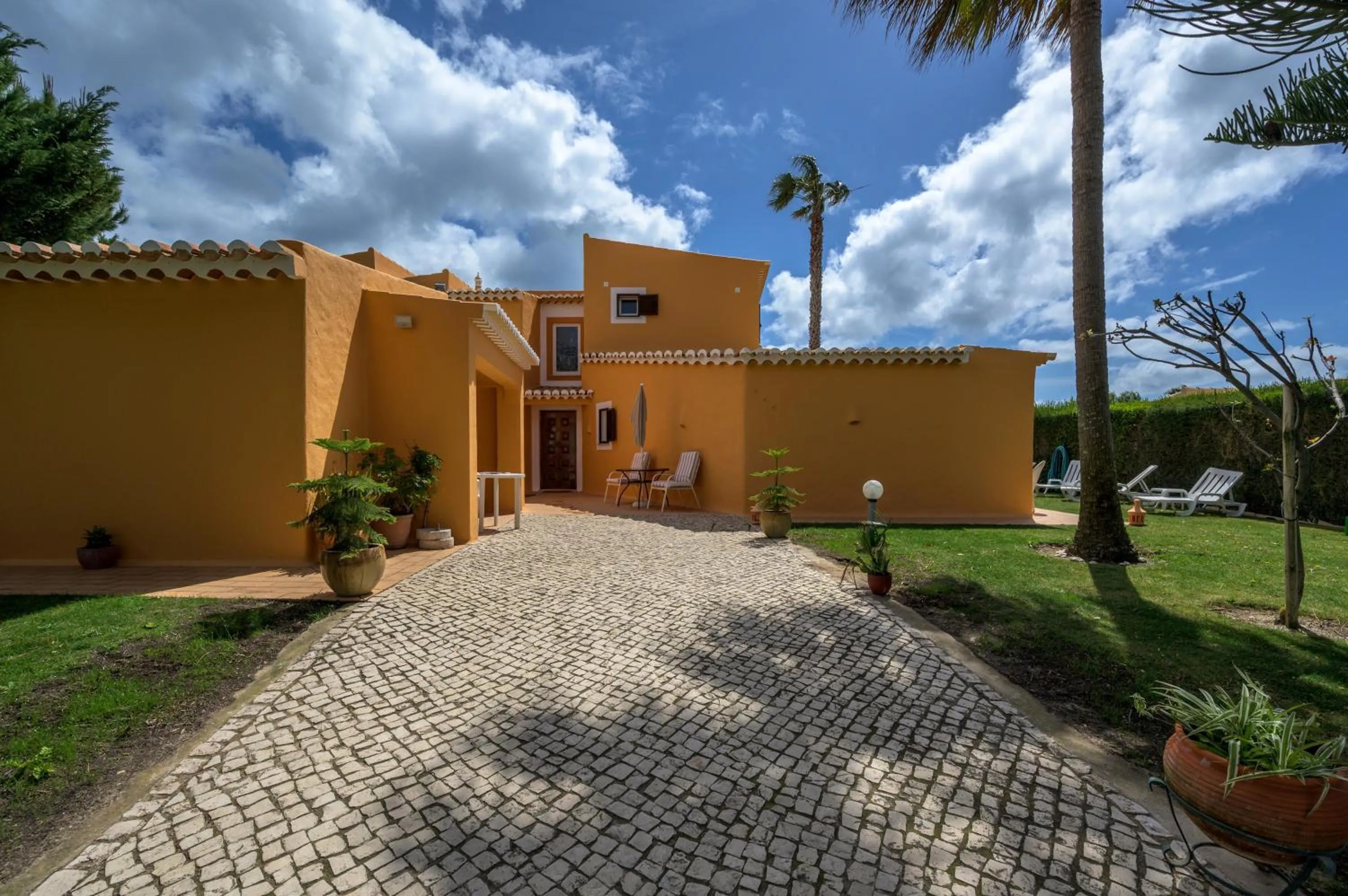 Facade/entrance in Canavial I & II Apartamentos