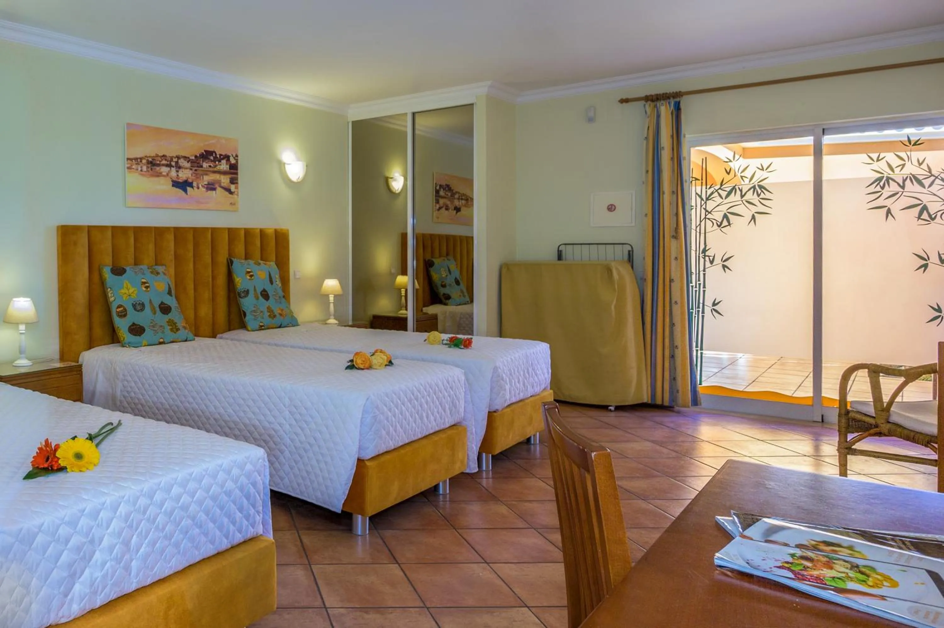 Photo of the whole room, Bed in Canavial I & II Apartamentos