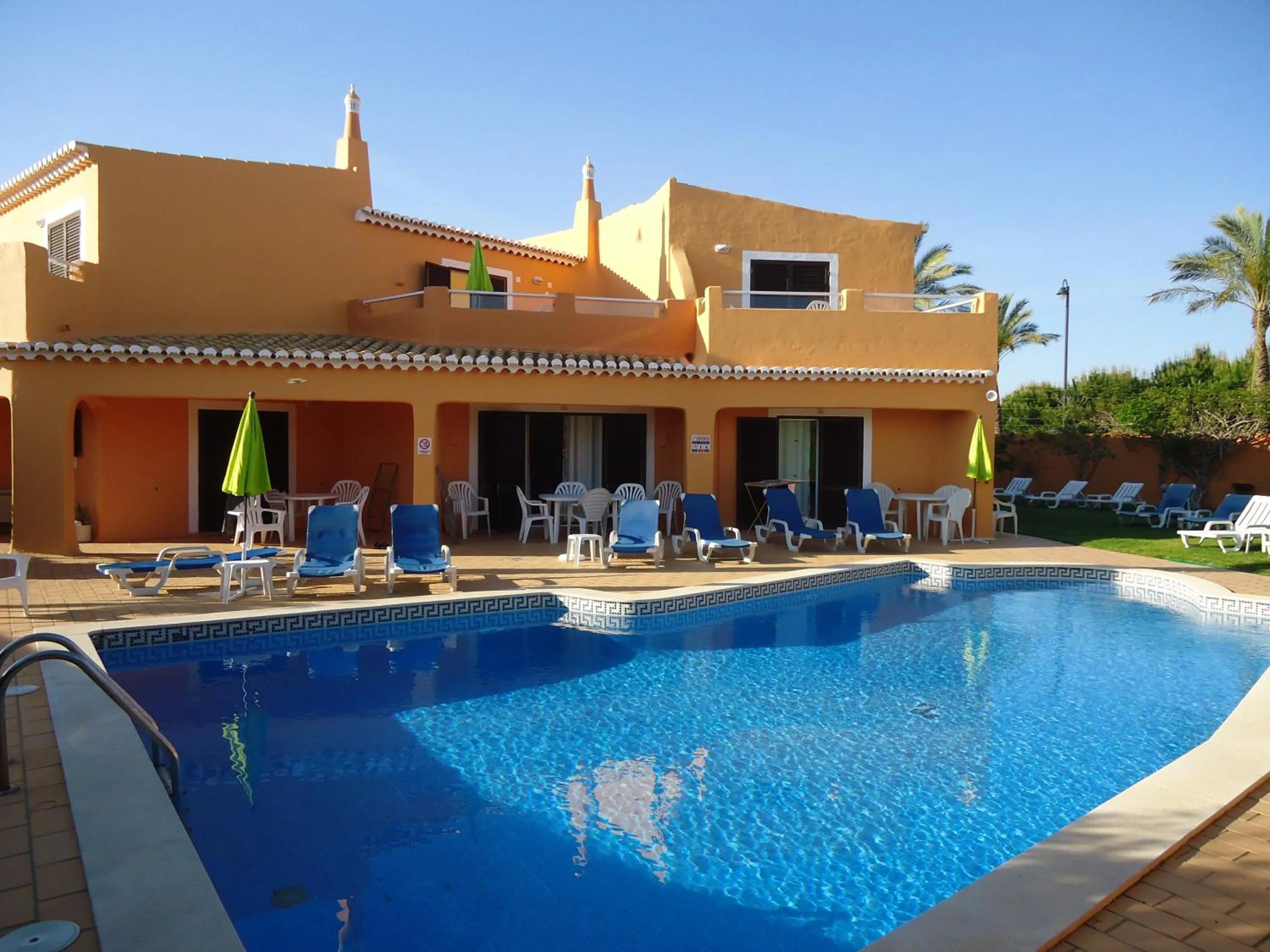 Swimming pool in Canavial I & II Apartamentos