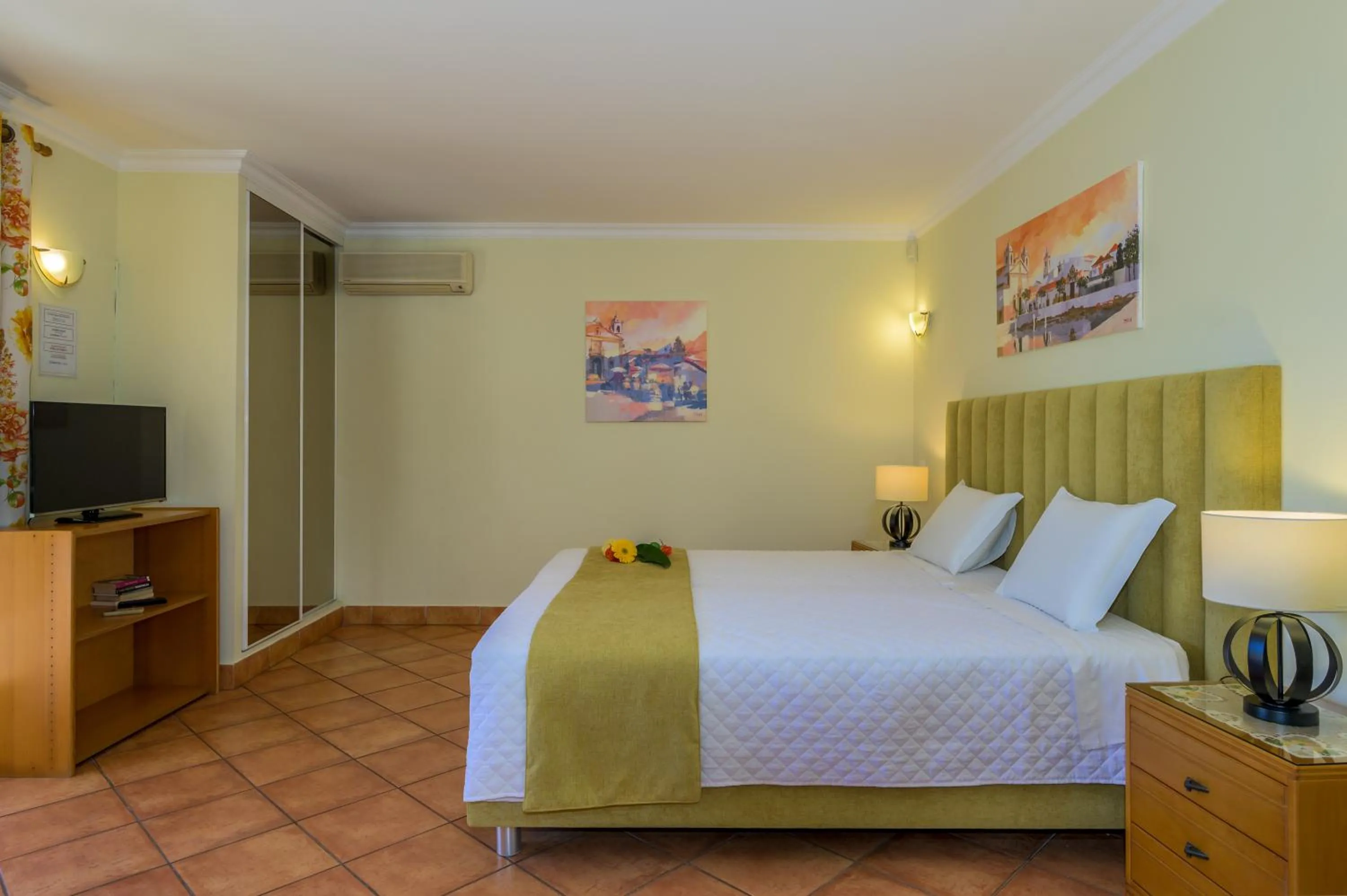 Bedroom, Bed in Canavial I & II Apartamentos