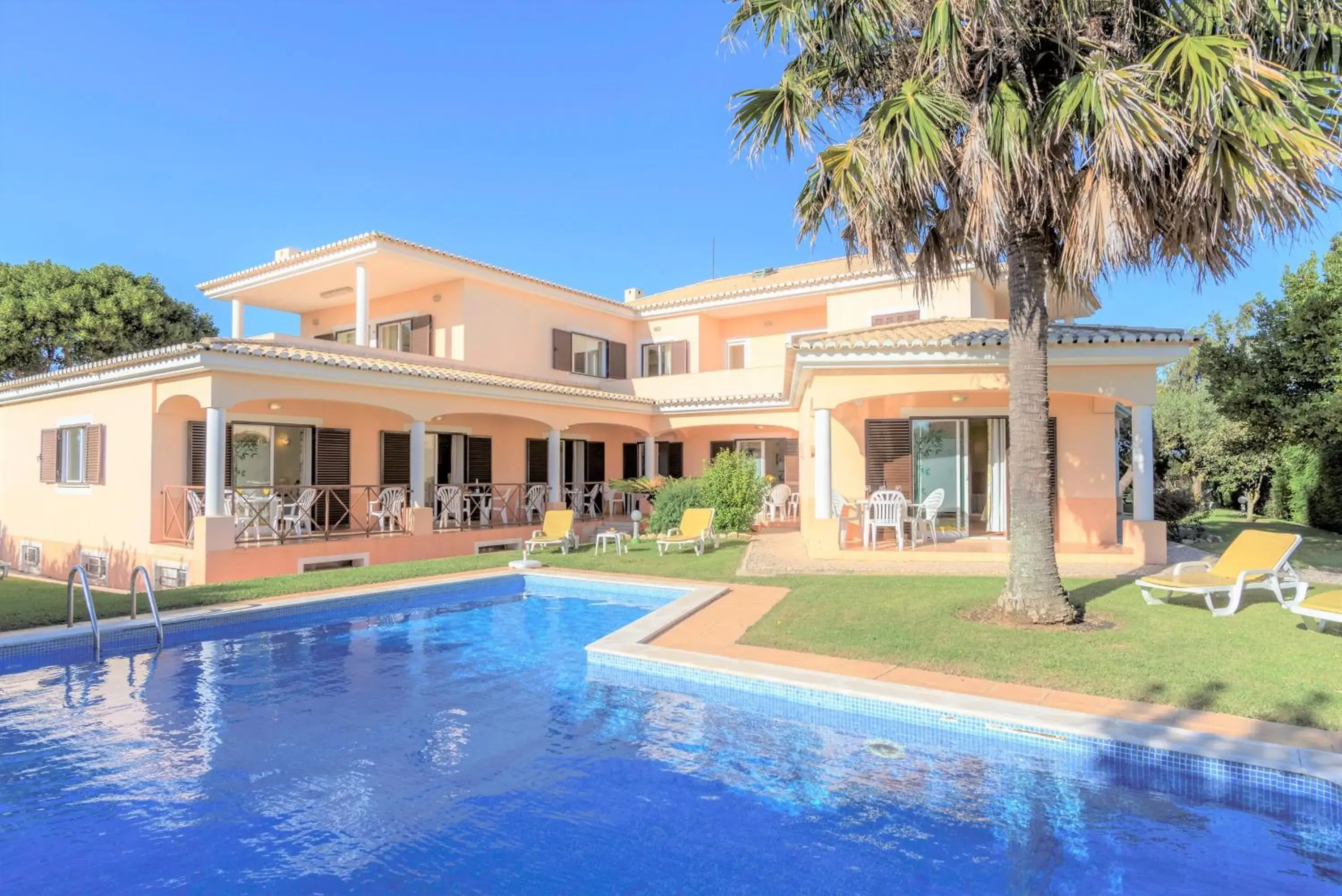 Property building in Canavial I & II Apartamentos Property building in Canavial I & II Apartamentos