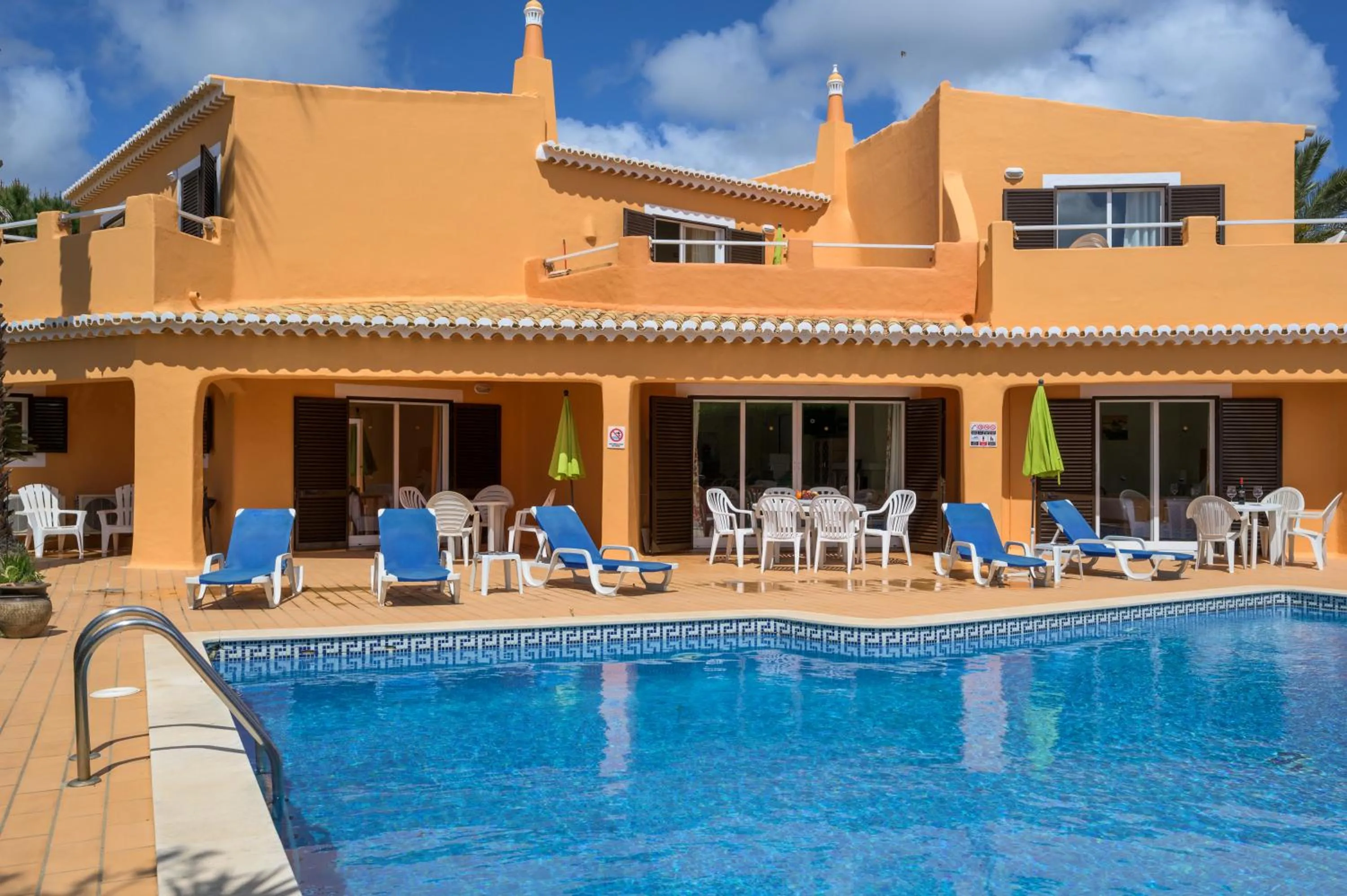 Property building in Canavial I & II Apartamentos