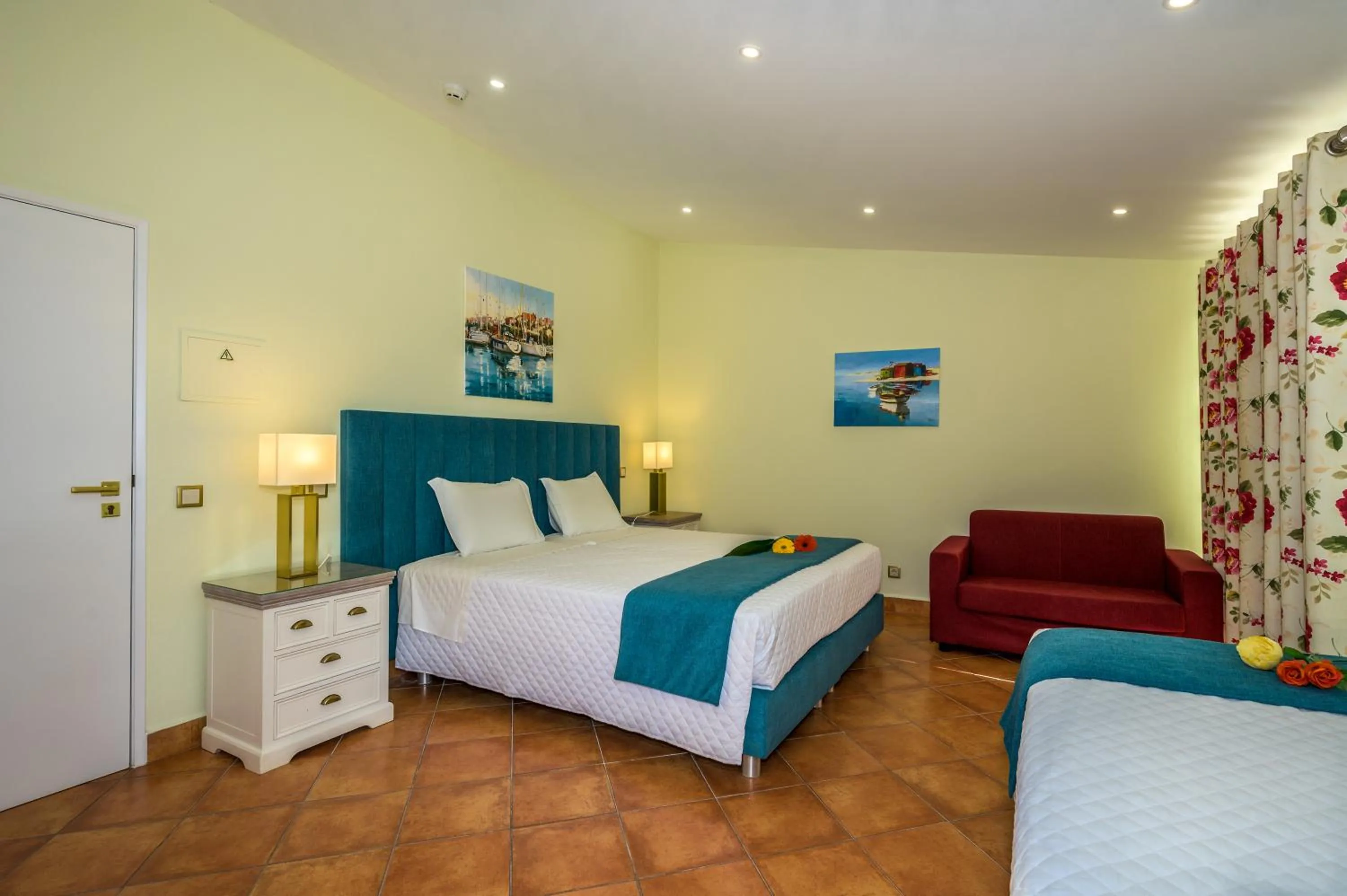 Photo of the whole room, Bed in Canavial I & II Apartamentos