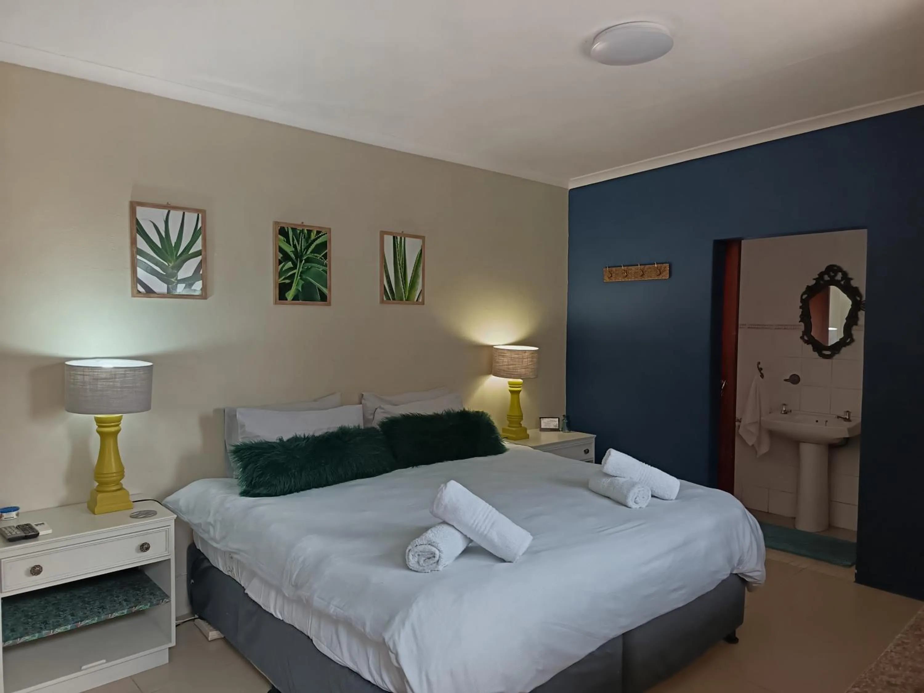 Bed in Bluewater Guesthouse