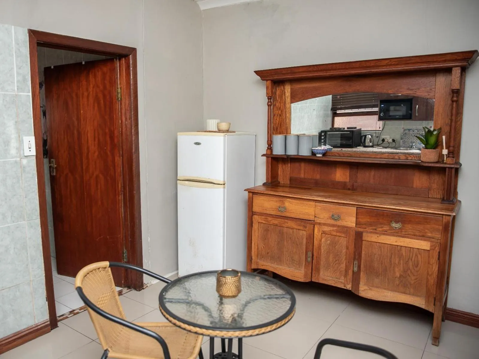 Dining area in Bluewater Guesthouse