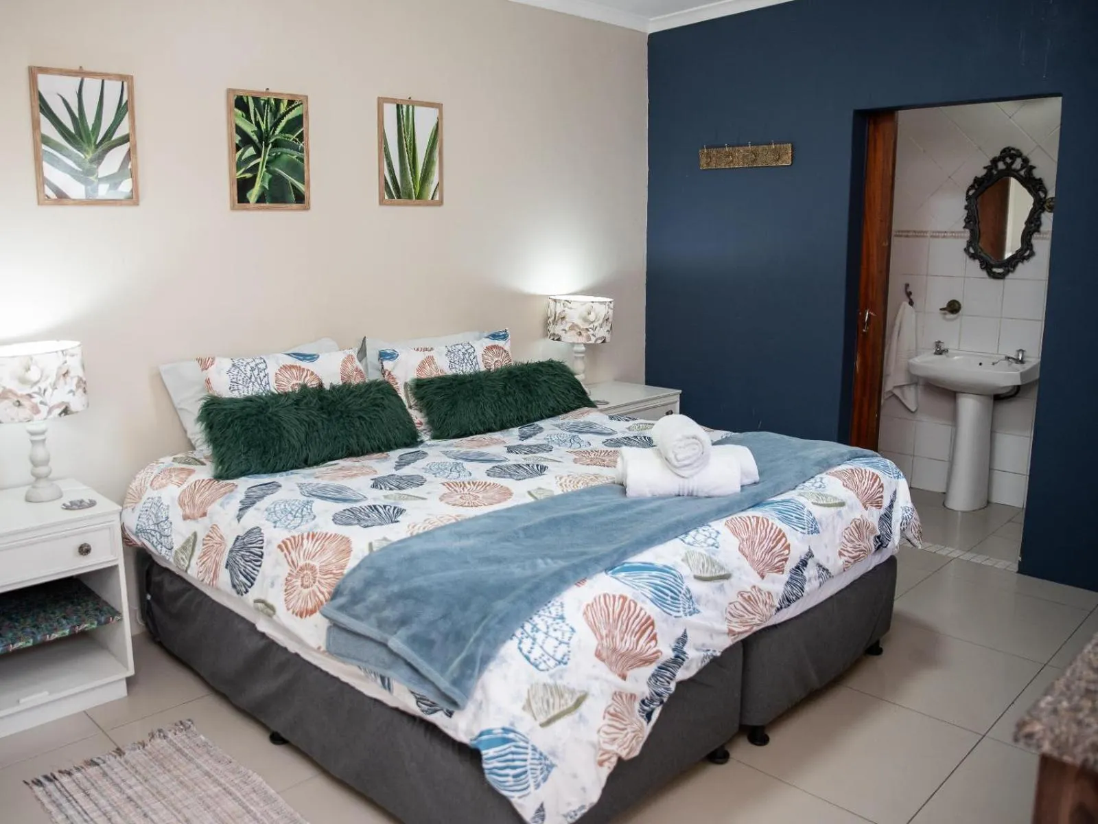 Photo of the whole room, Bed in Bluewater Guesthouse