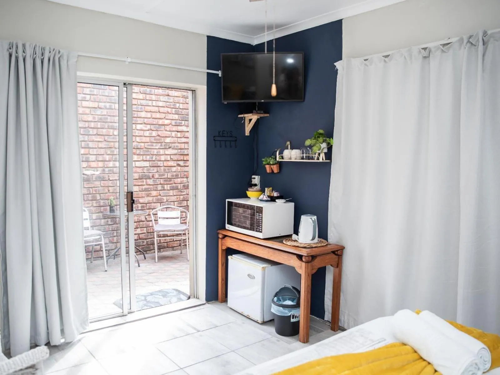 Dining area, Bed in Bluewater Guesthouse