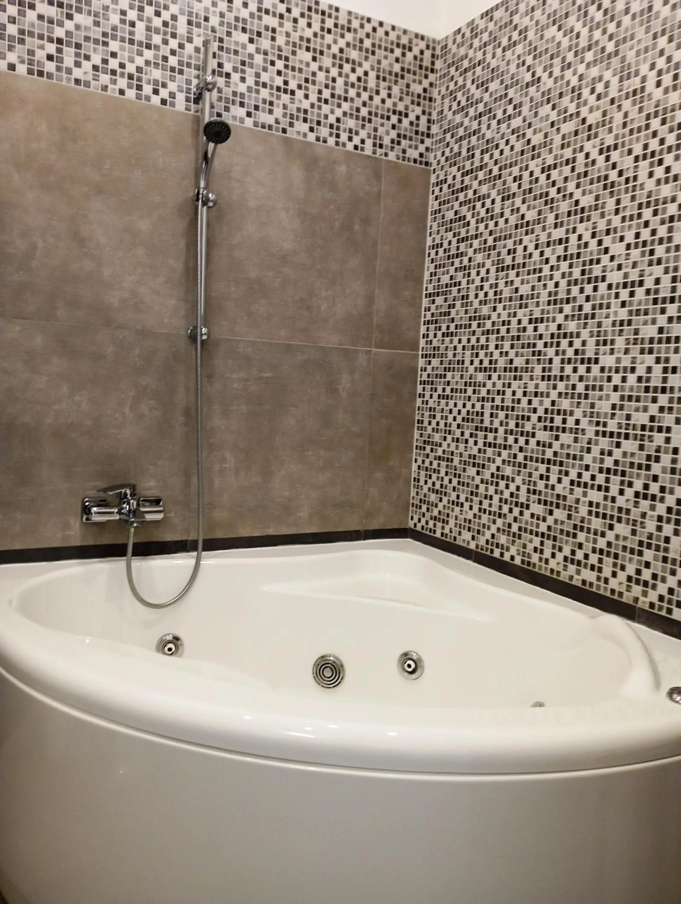 Shower in Hotel Grazia Deledda