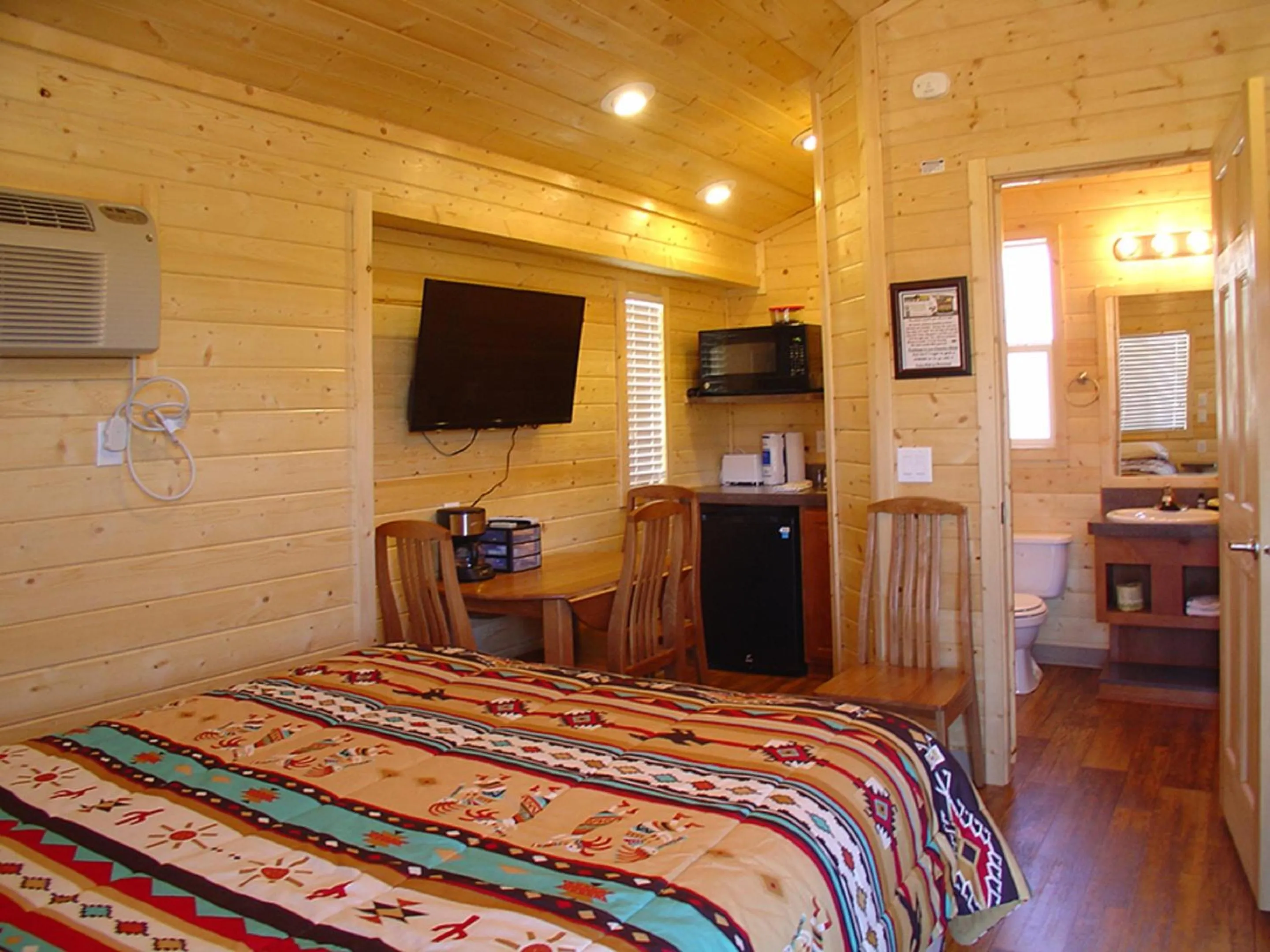 Bedroom, Bed in Verde Valley Studio Cabin 2