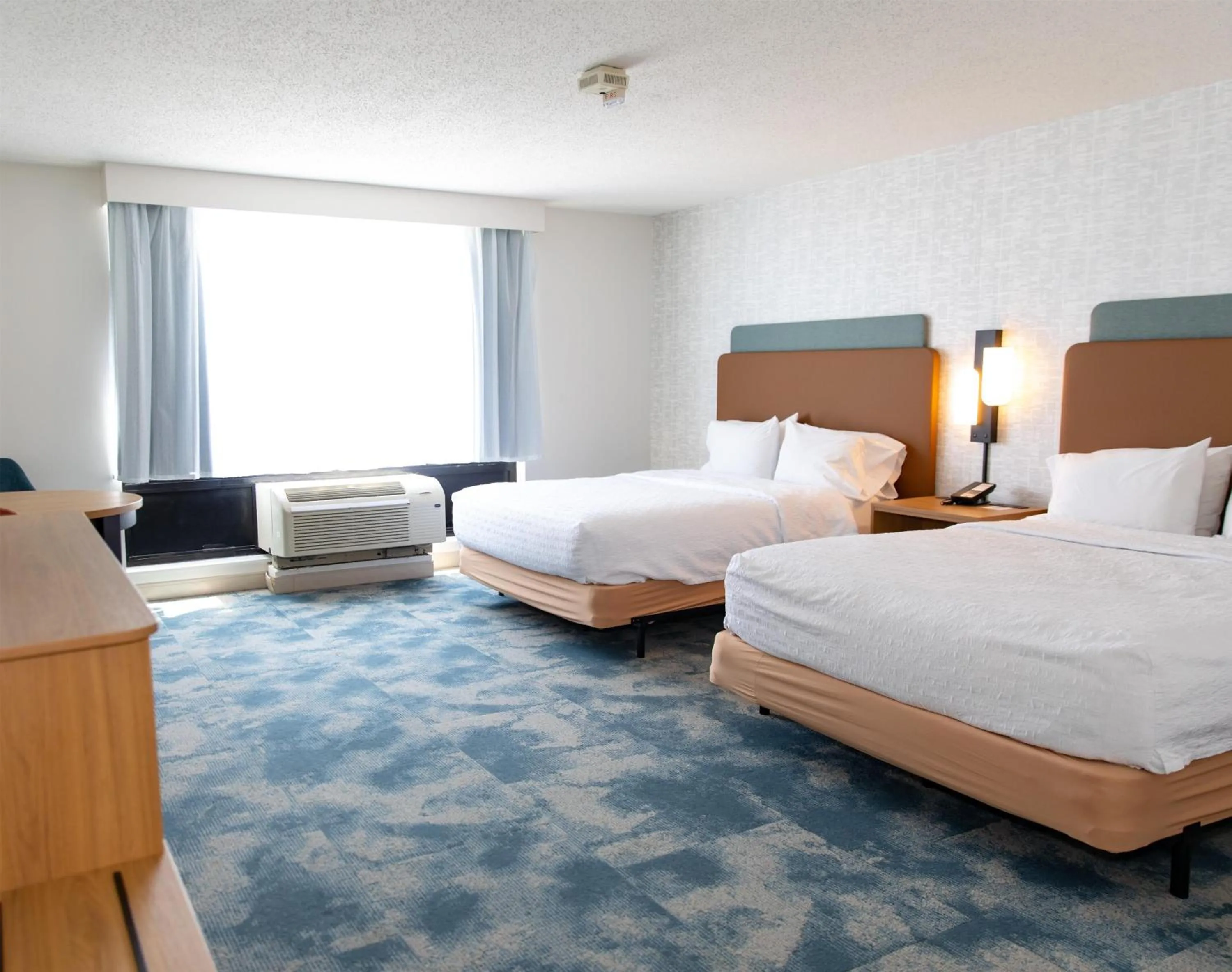 Bed in Hampton Inn & Suites Jennings