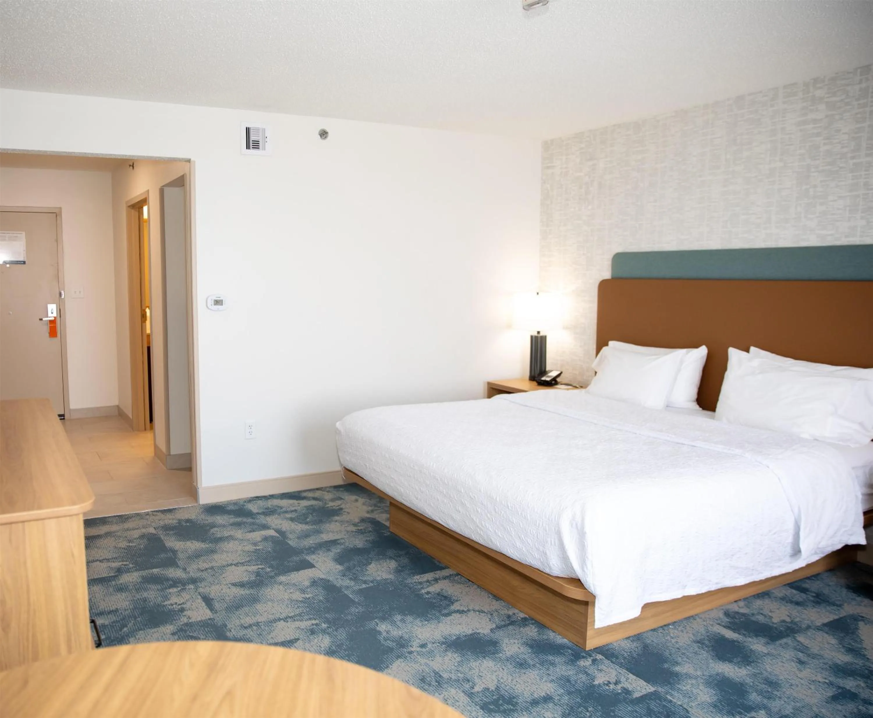 Bed in Hampton Inn & Suites Jennings