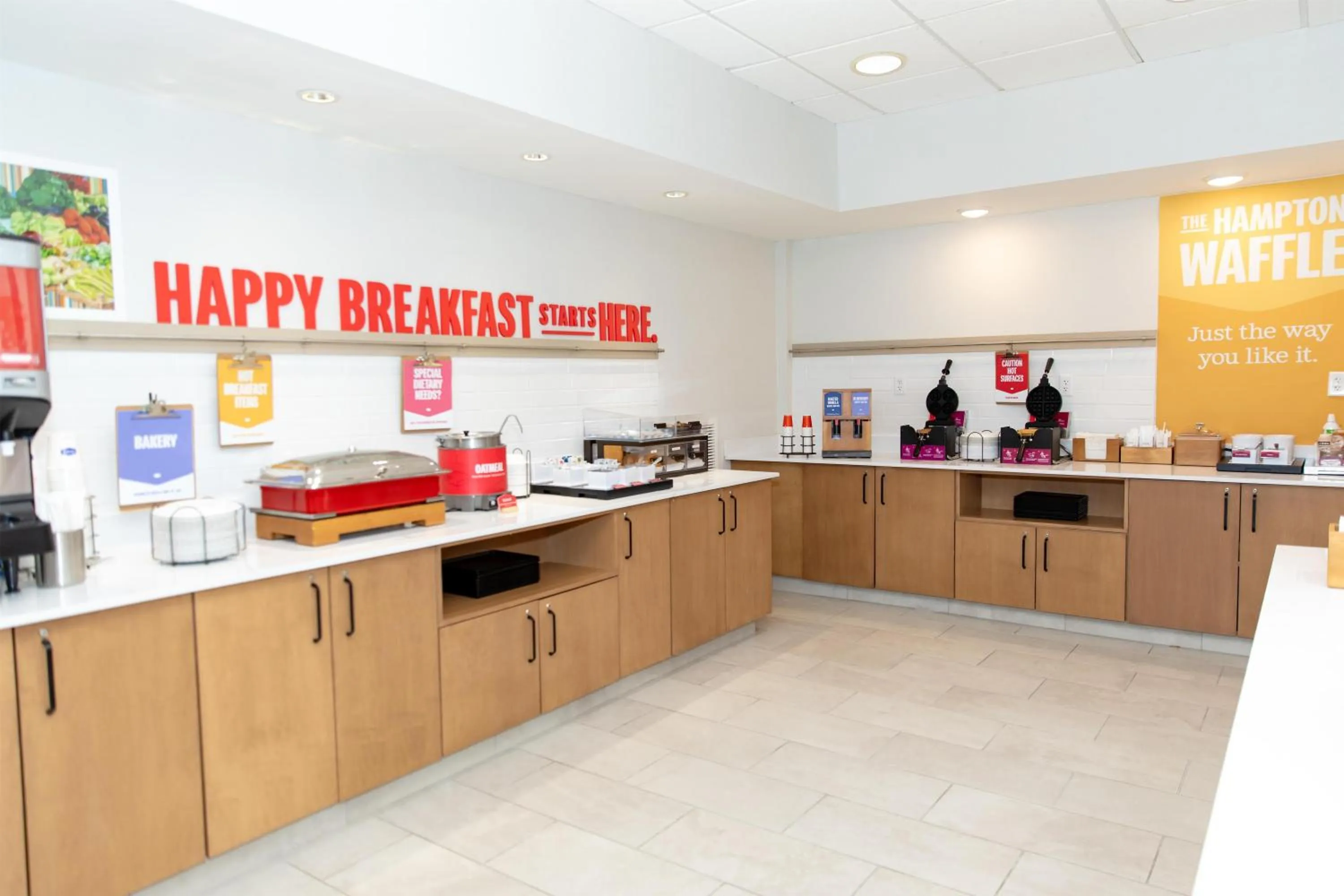 Breakfast in Hampton Inn & Suites Jennings