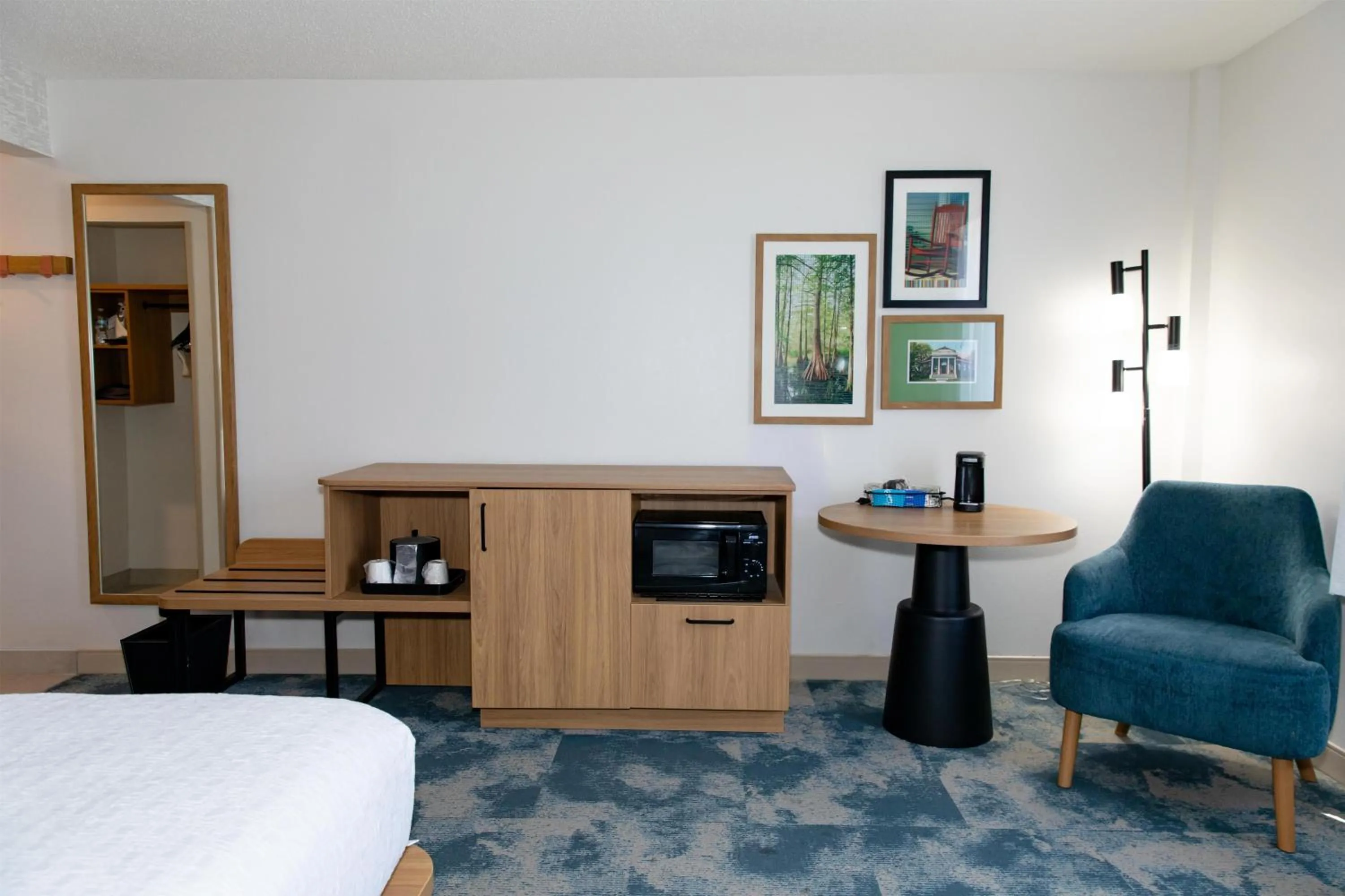 Bed in Hampton Inn & Suites Jennings