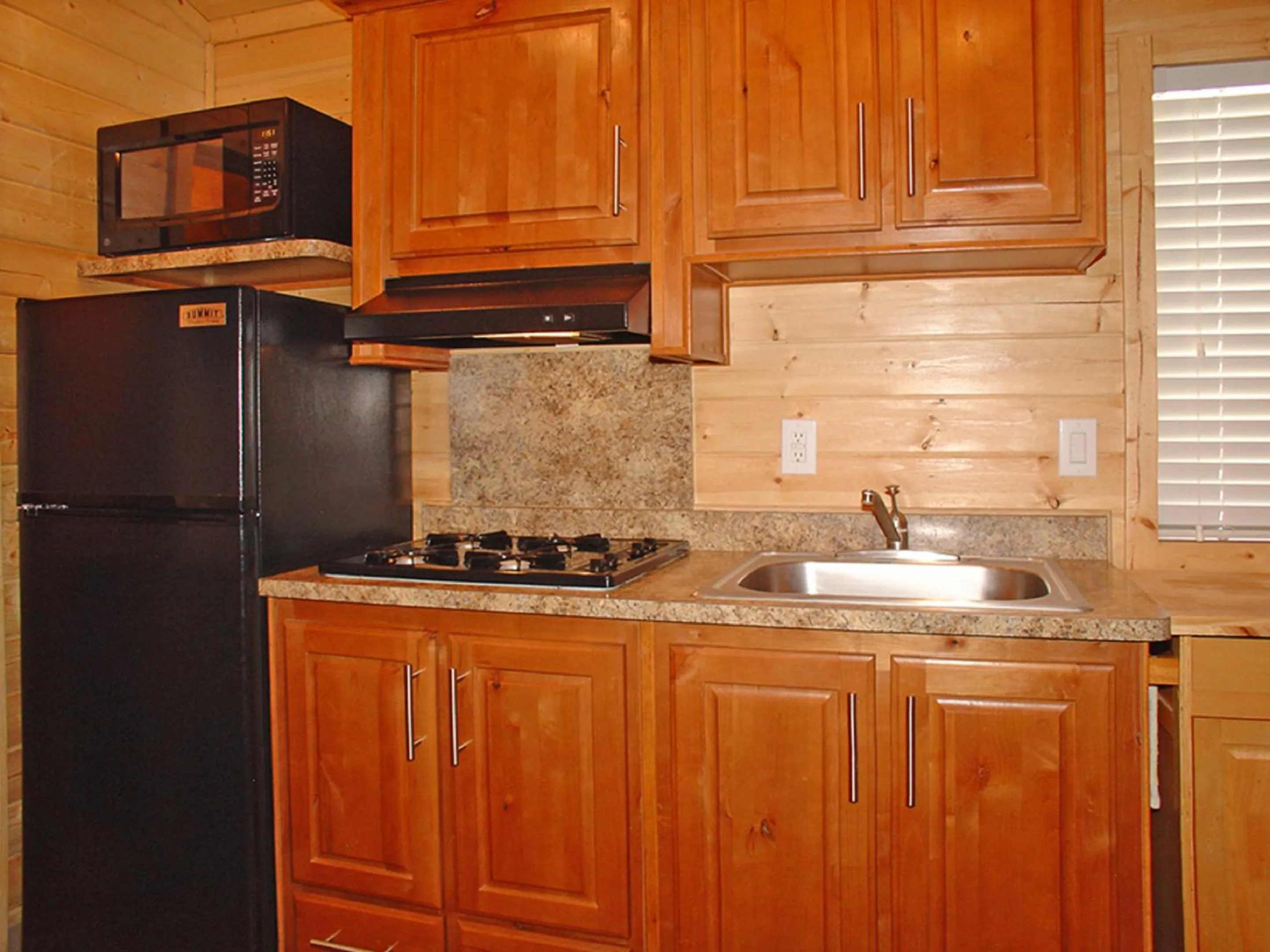 Kitchen or kitchenette in Verde Valley Deck Cottage 7