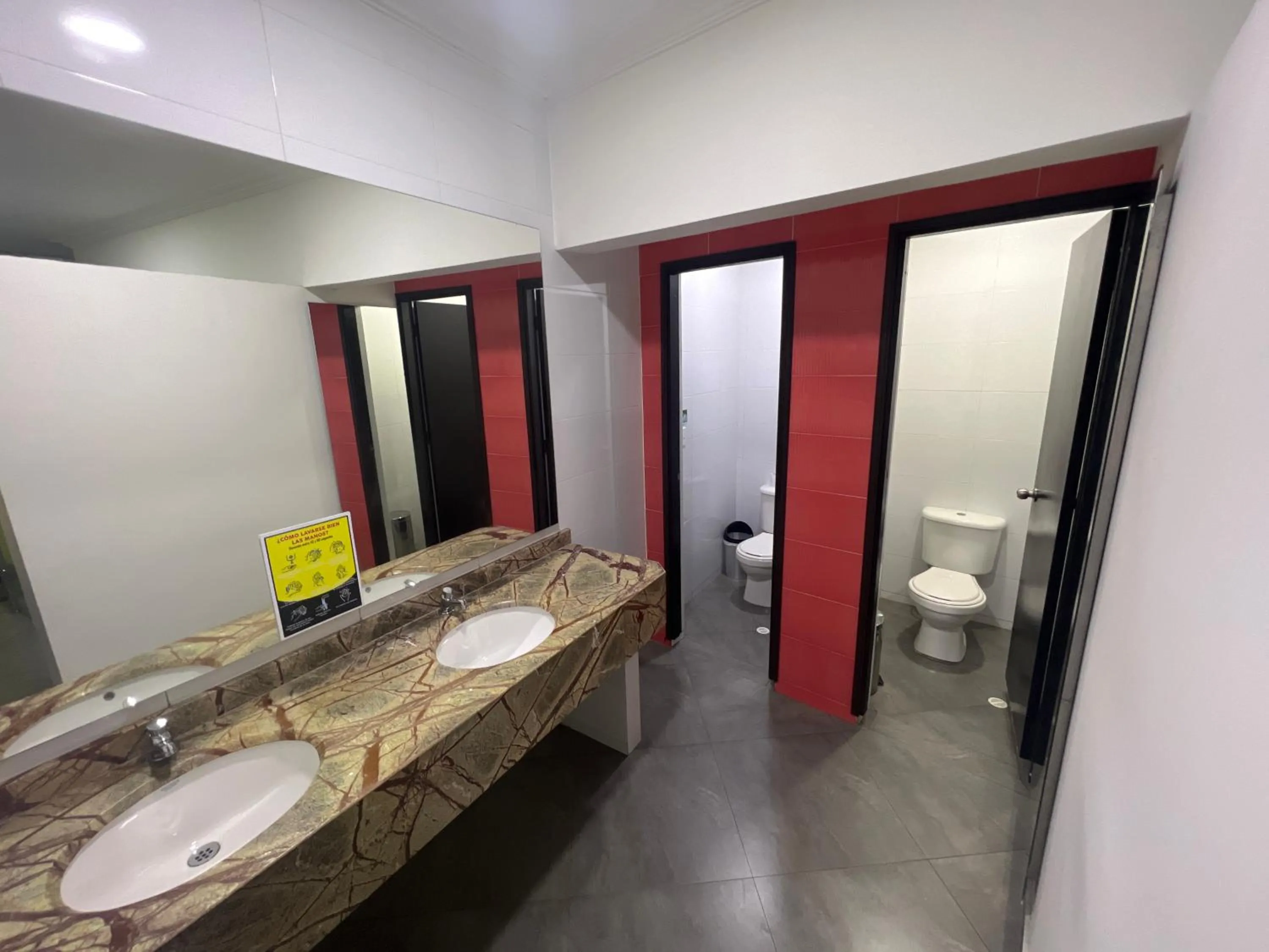 Bathroom in Hotel Ferias Park