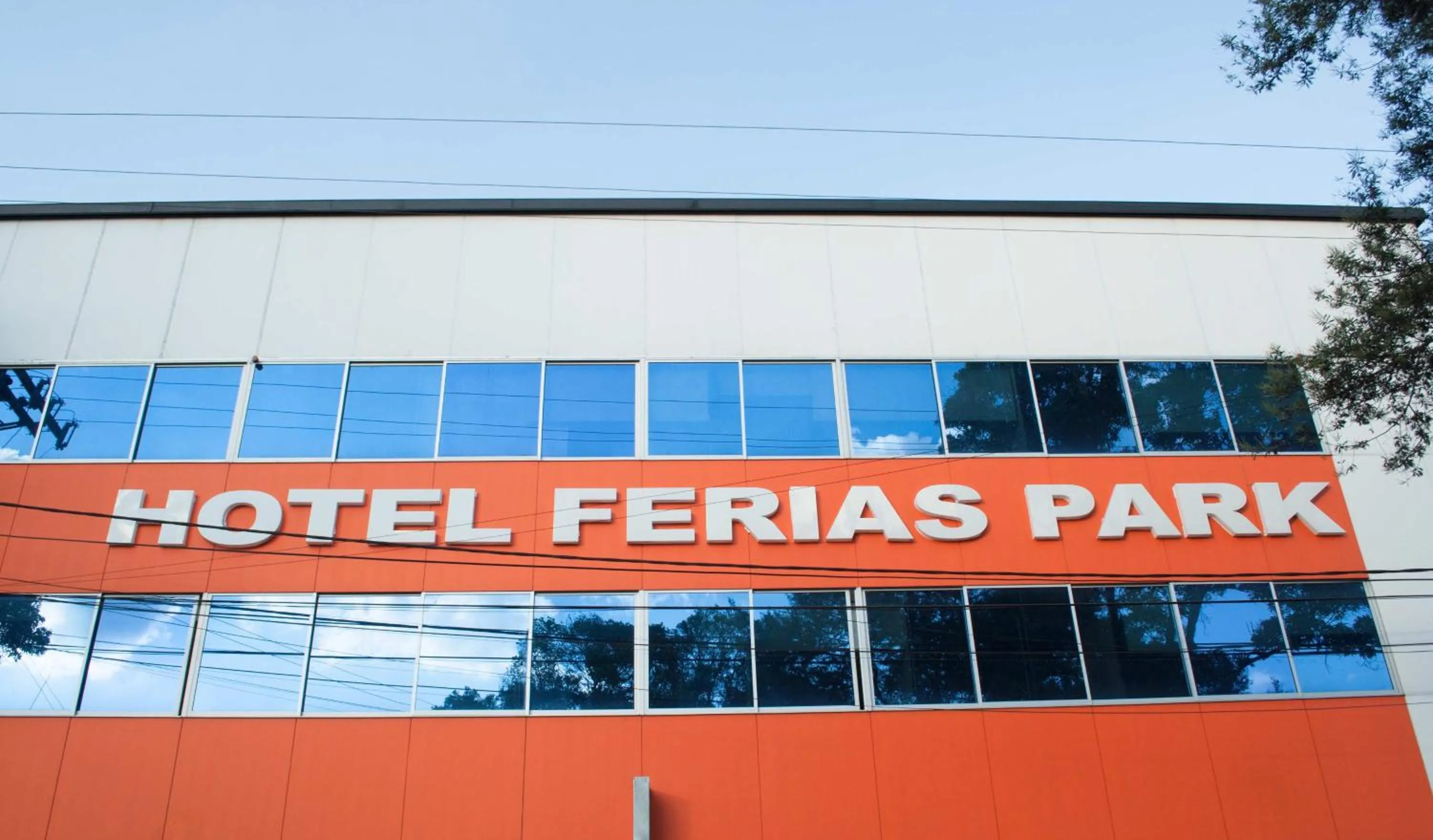 Facade/entrance in Hotel Ferias Park