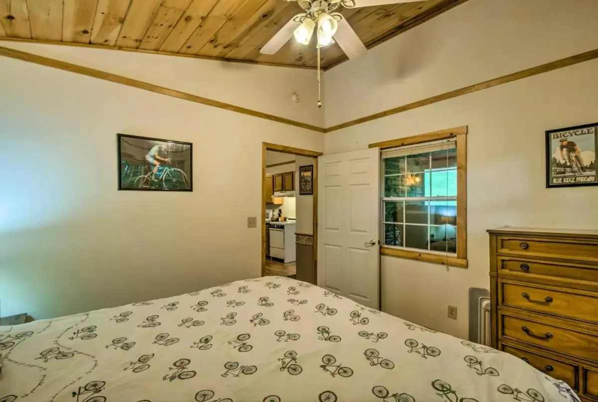 Bed in Nantahala Cabins